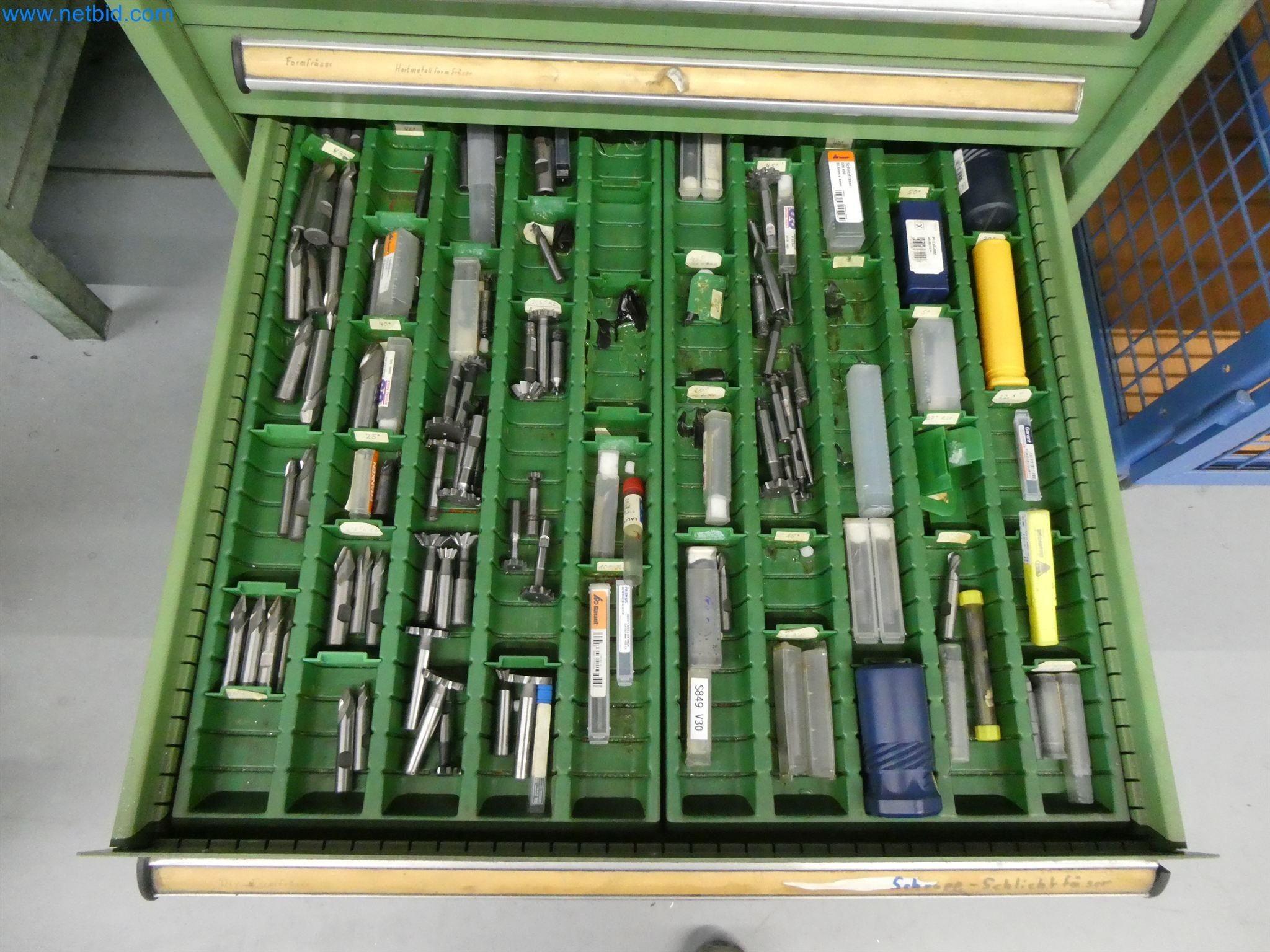 Máquinas de moldeo por inyección, máquinas CNC y líneas de montaje para elementos calefactores y componentes de automoción-9