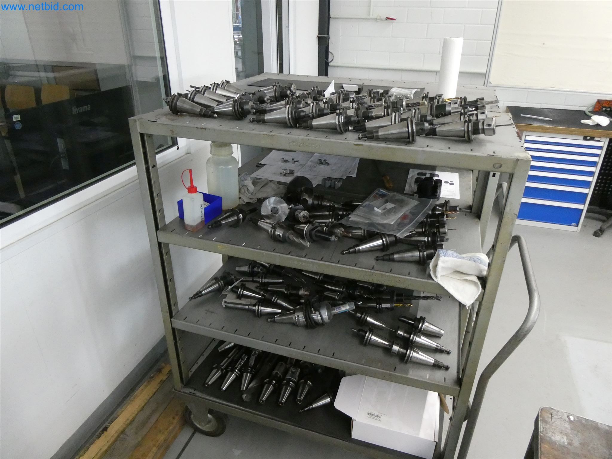 Máquinas de moldeo por inyección, máquinas CNC y líneas de montaje para elementos calefactores y componentes de automoción-1