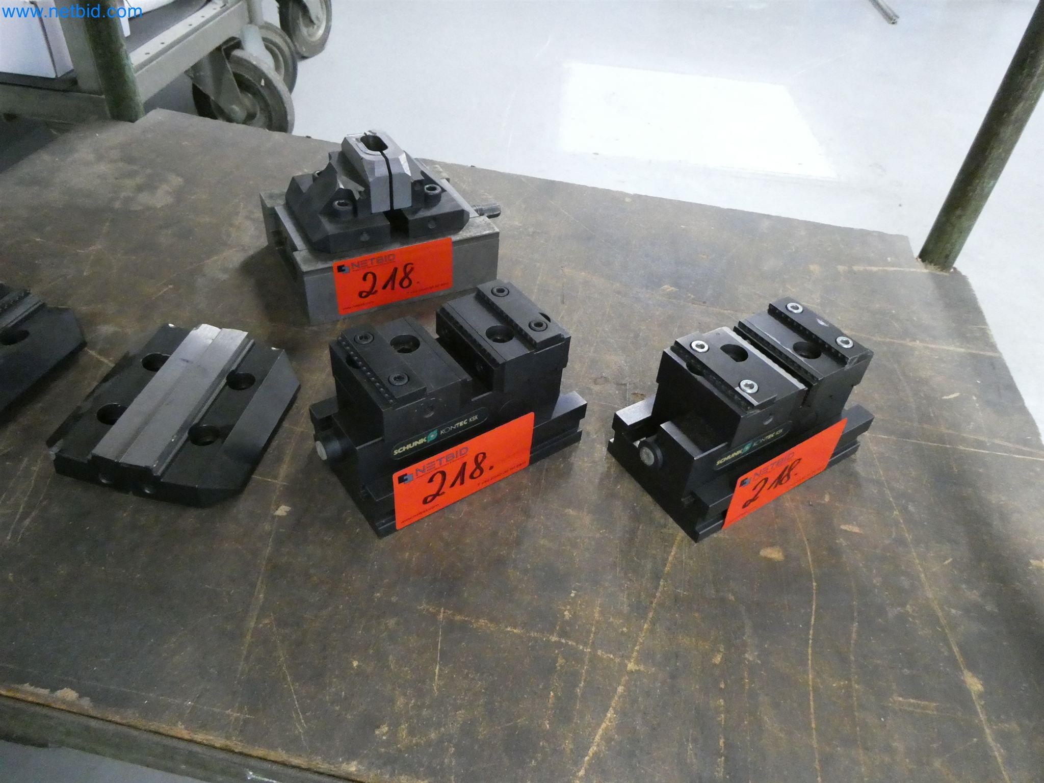 Máquinas de moldeo por inyección, máquinas CNC y líneas de montaje para elementos calefactores y componentes de automoción-5