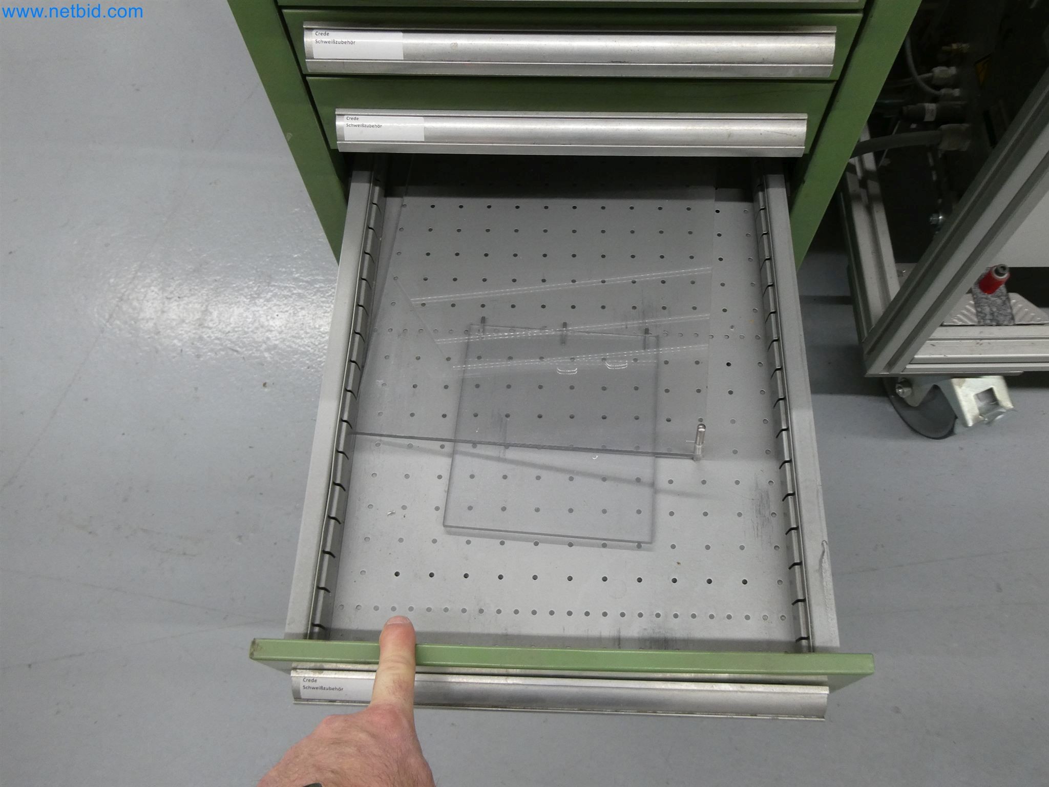Máquinas de moldagem por injeção, máquinas CNC e linhas de montagem para elementos de aquecimento e componentes automóveis-10