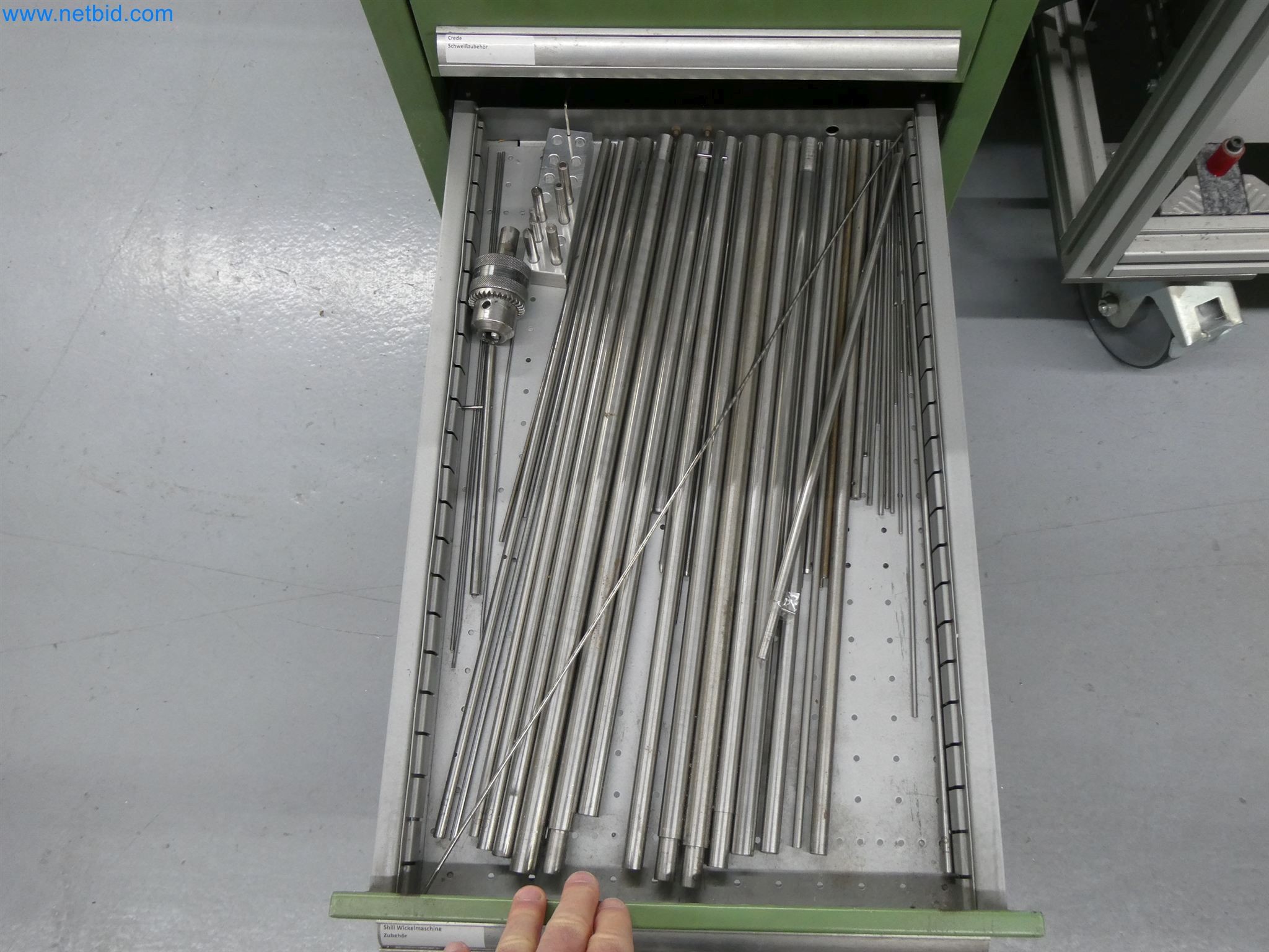 Máquinas de moldagem por injeção, máquinas CNC e linhas de montagem para elementos de aquecimento e componentes automóveis-11