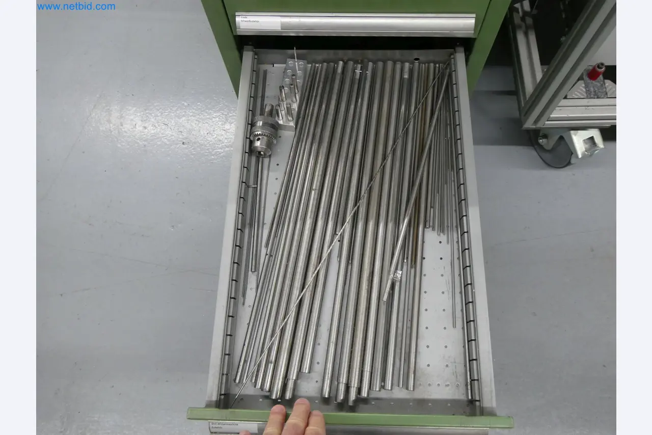 Máquinas de moldagem por injeção, máquinas CNC e linhas de montagem para elementos de aquecimento e componentes automóveis-11
