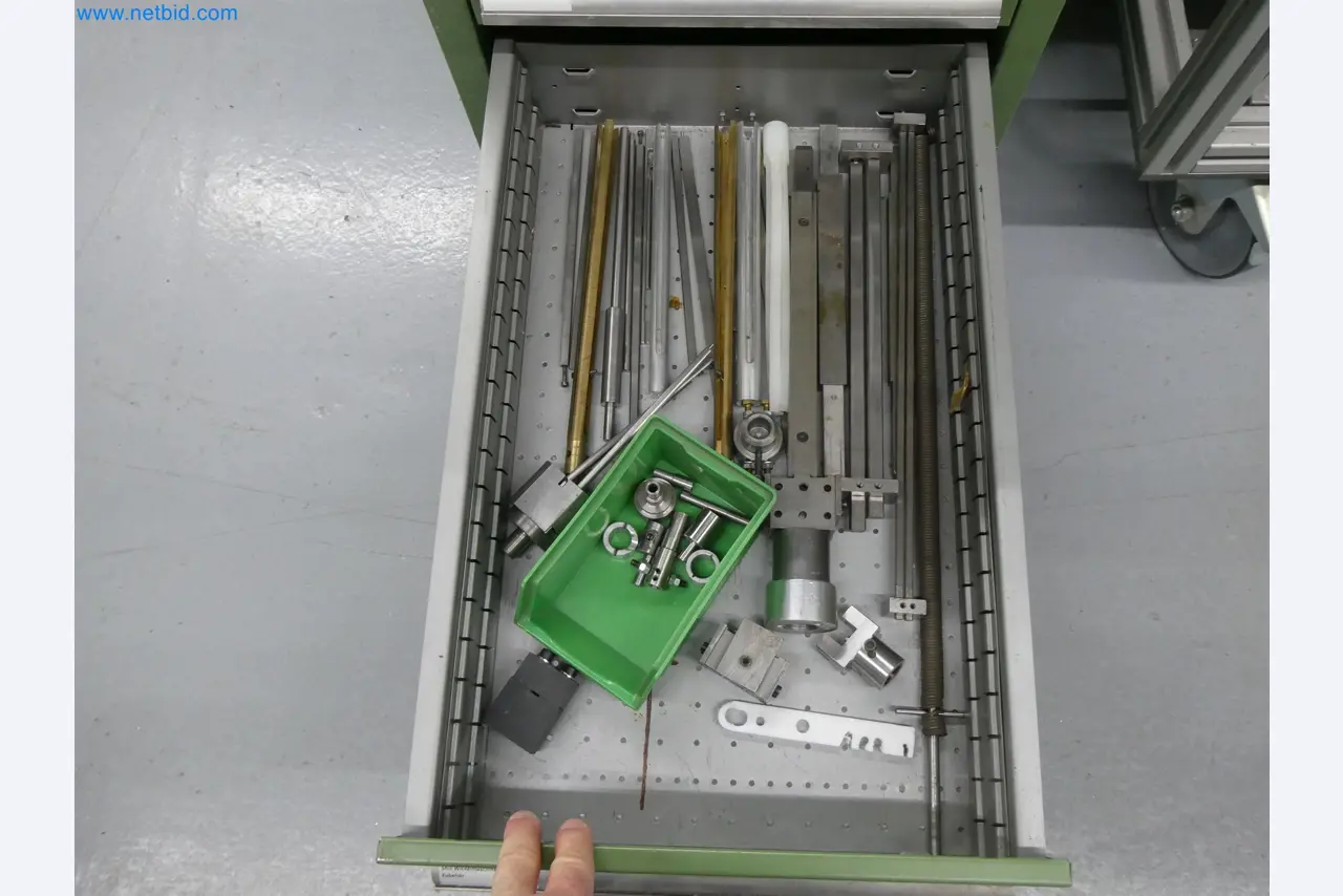 Máquinas de moldagem por injeção, máquinas CNC e linhas de montagem para elementos de aquecimento e componentes automóveis-12