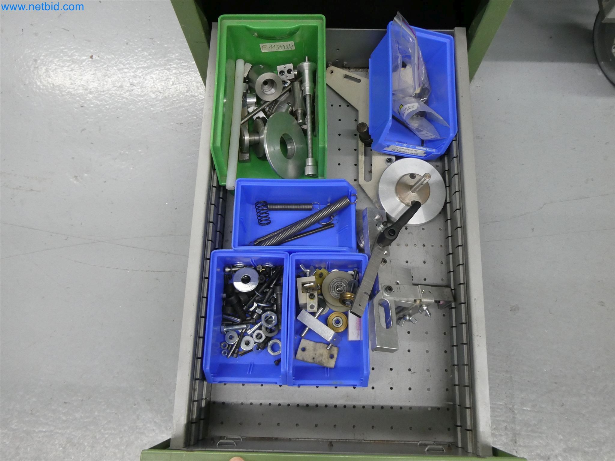 Máquinas de moldagem por injeção, máquinas CNC e linhas de montagem para elementos de aquecimento e componentes automóveis-13