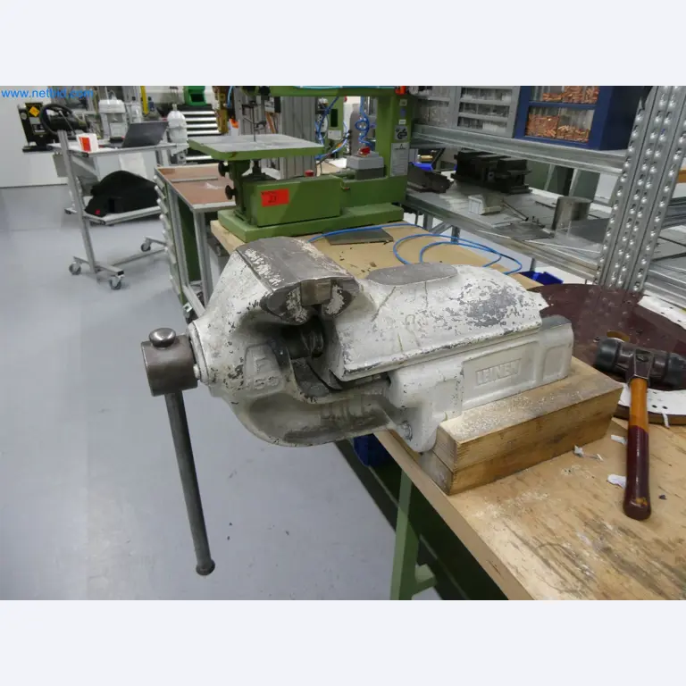 Máquinas de moldagem por injeção, máquinas CNC e linhas de montagem para elementos de aquecimento e componentes automóveis-2