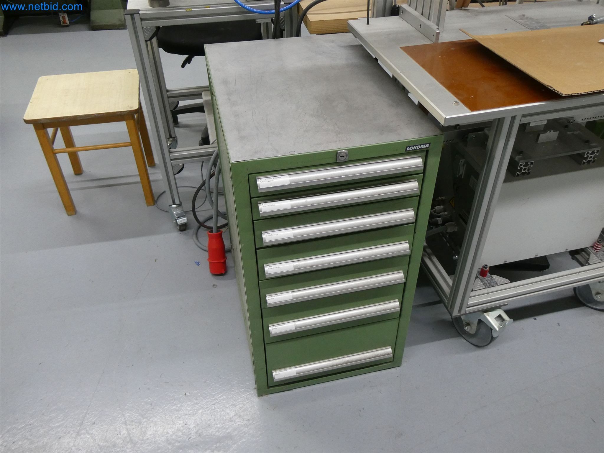 Máquinas de moldagem por injeção, máquinas CNC e linhas de montagem para elementos de aquecimento e componentes automóveis-6