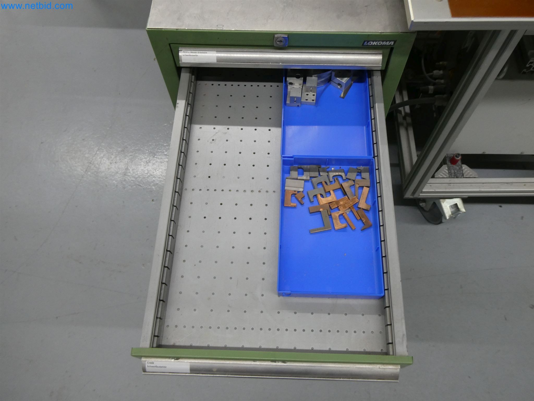 Máquinas de moldagem por injeção, máquinas CNC e linhas de montagem para elementos de aquecimento e componentes automóveis-8