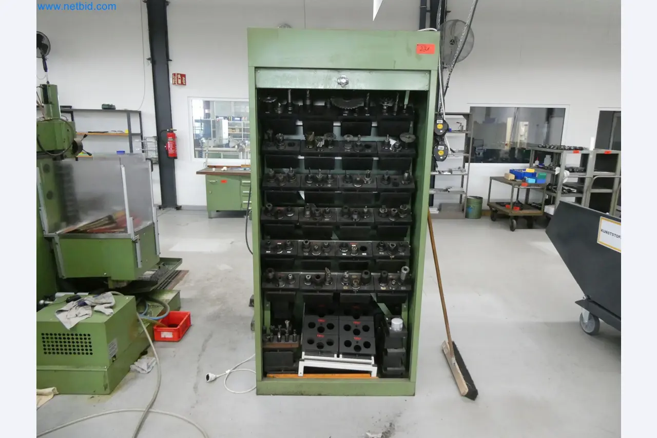 Máquinas de moldagem por injeção, máquinas CNC e linhas de montagem para elementos de aquecimento e componentes automóveis-1