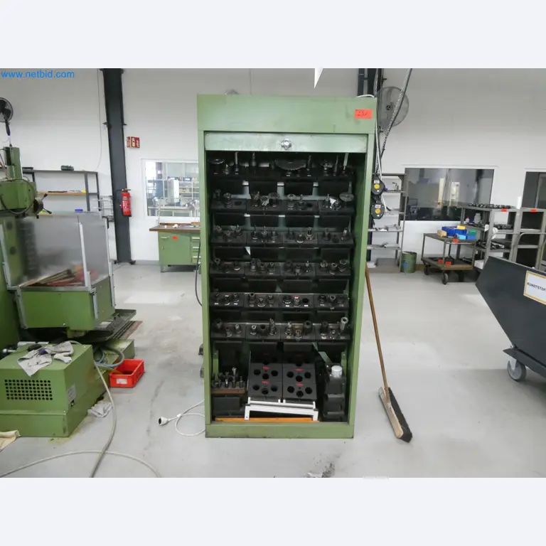 Máquinas de moldagem por injeção, máquinas CNC e linhas de montagem para elementos de aquecimento e componentes automóveis-1