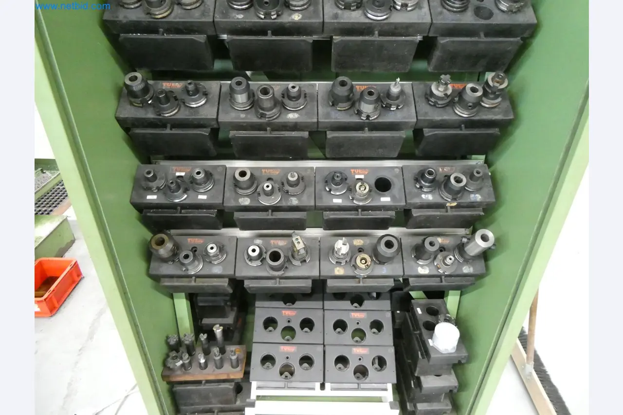 Máquinas de moldagem por injeção, máquinas CNC e linhas de montagem para elementos de aquecimento e componentes automóveis-3