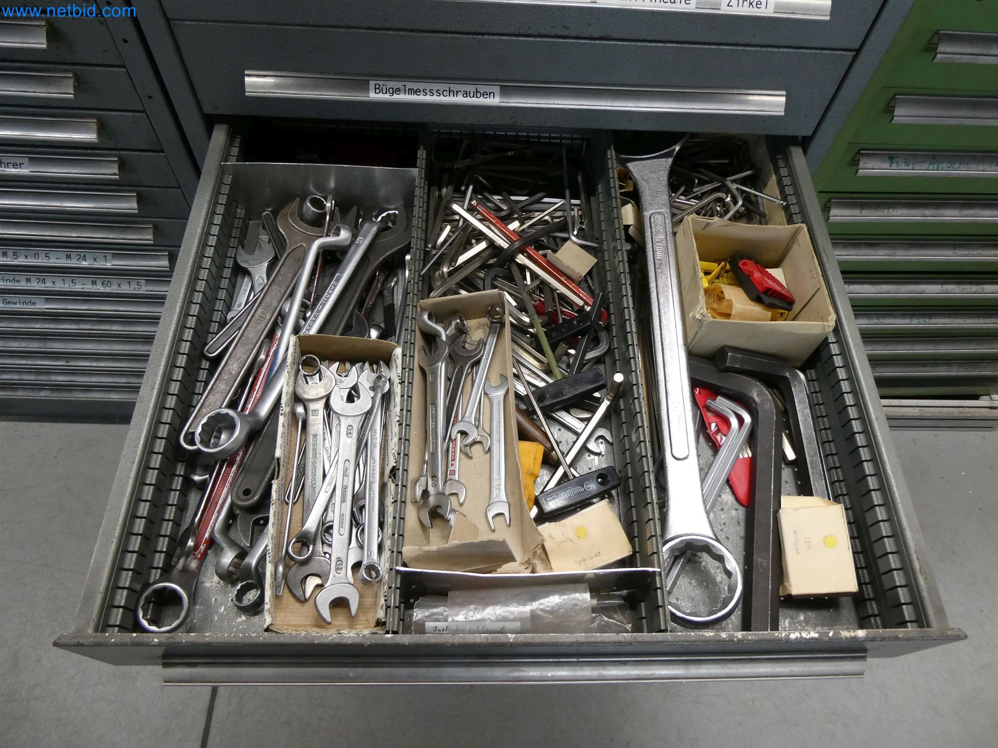 Máquinas de moldeo por inyección, máquinas CNC y líneas de montaje para elementos calefactores y componentes de automoción-11