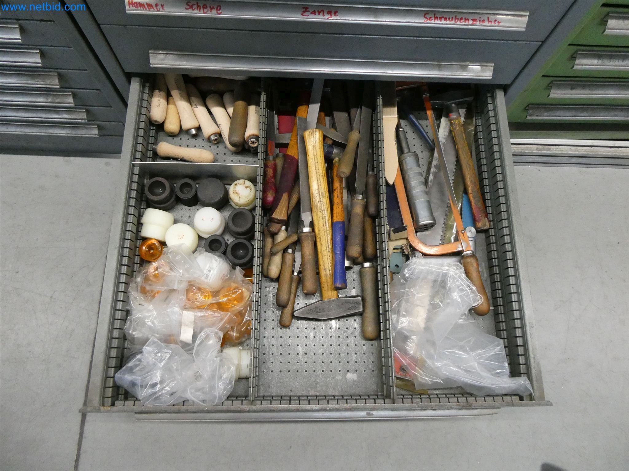 Máquinas de moldeo por inyección, máquinas CNC y líneas de montaje para elementos calefactores y componentes de automoción-16