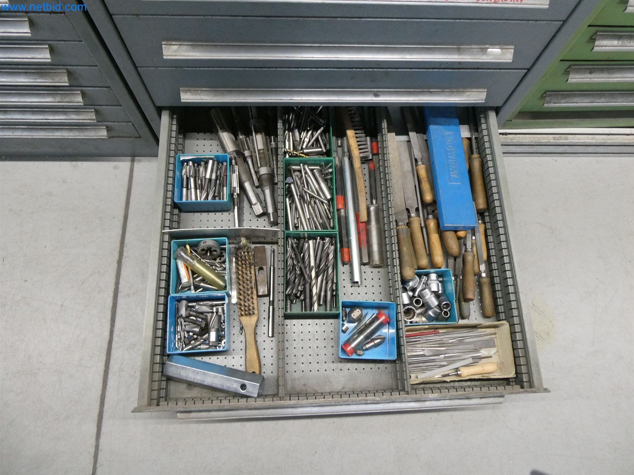 Máquinas de moldeo por inyección, máquinas CNC y líneas de montaje para elementos calefactores y componentes de automoción-17