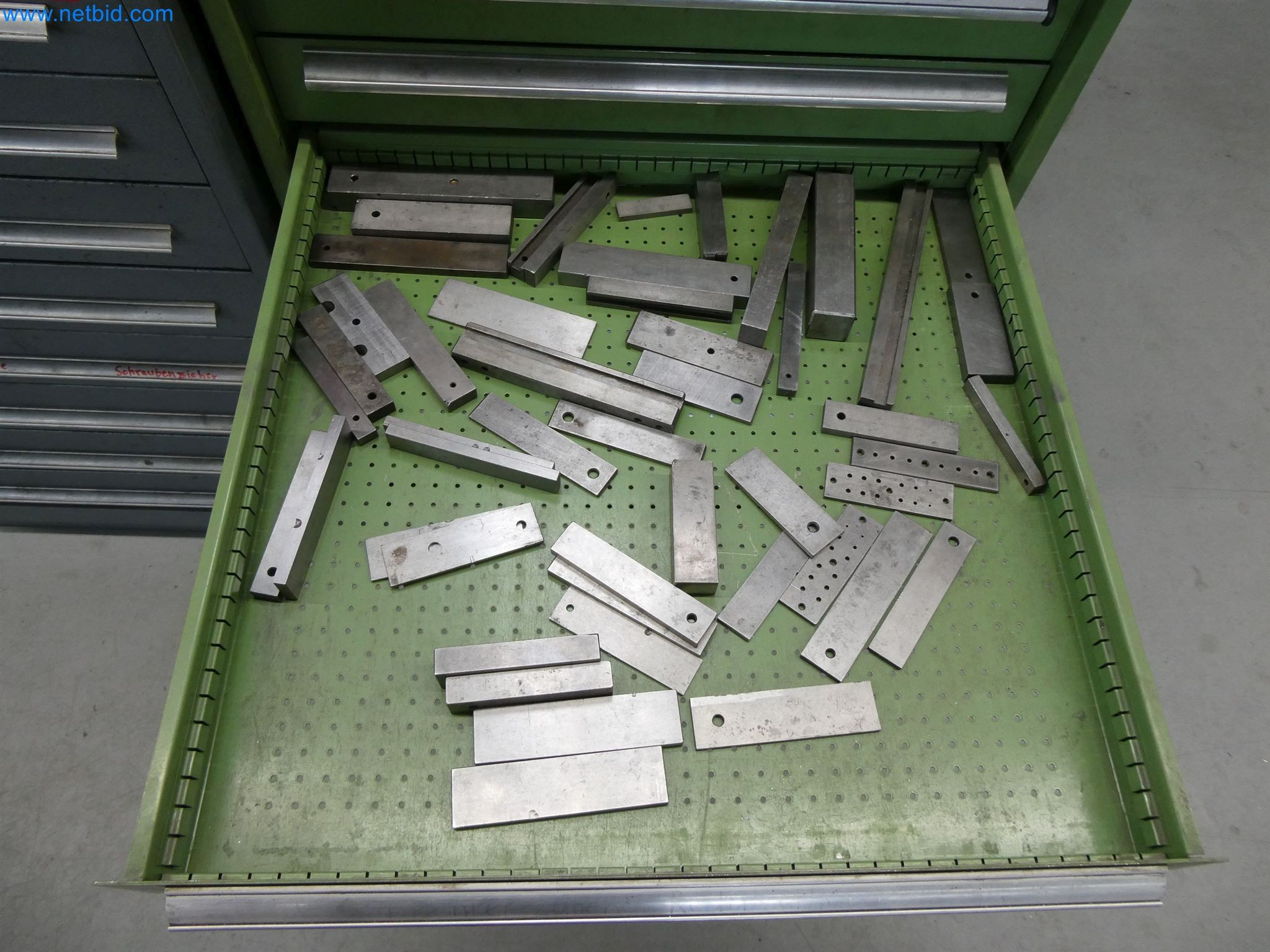 Máquinas de moldeo por inyección, máquinas CNC y líneas de montaje para elementos calefactores y componentes de automoción-20