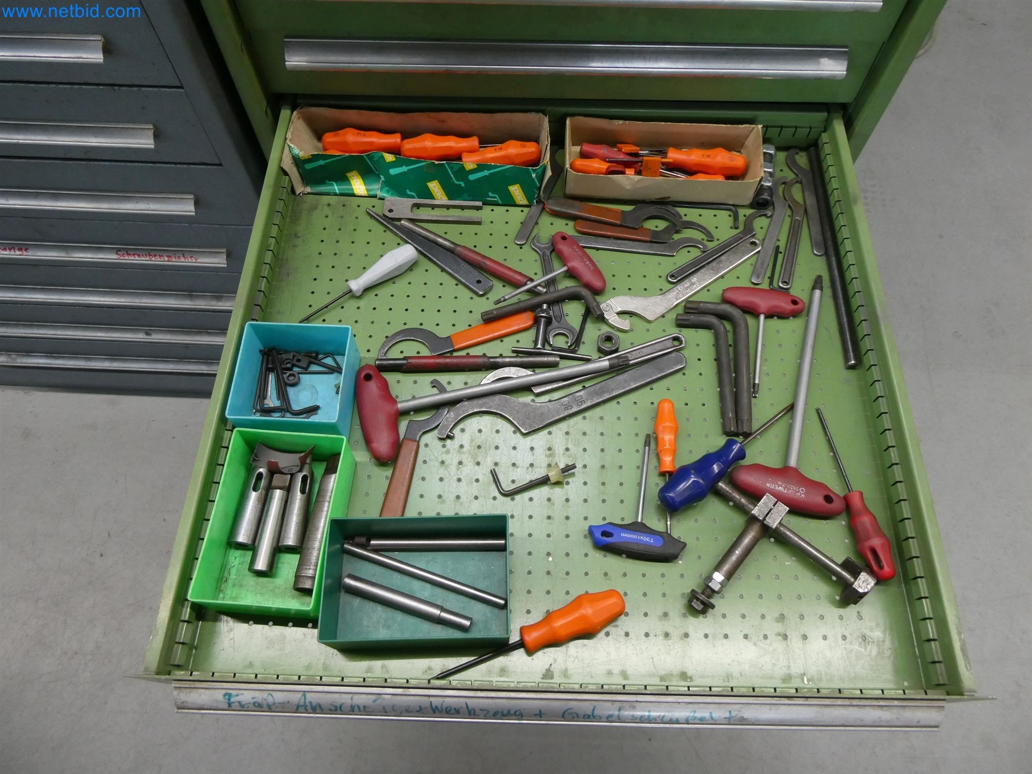 Máquinas de moldeo por inyección, máquinas CNC y líneas de montaje para elementos calefactores y componentes de automoción-21