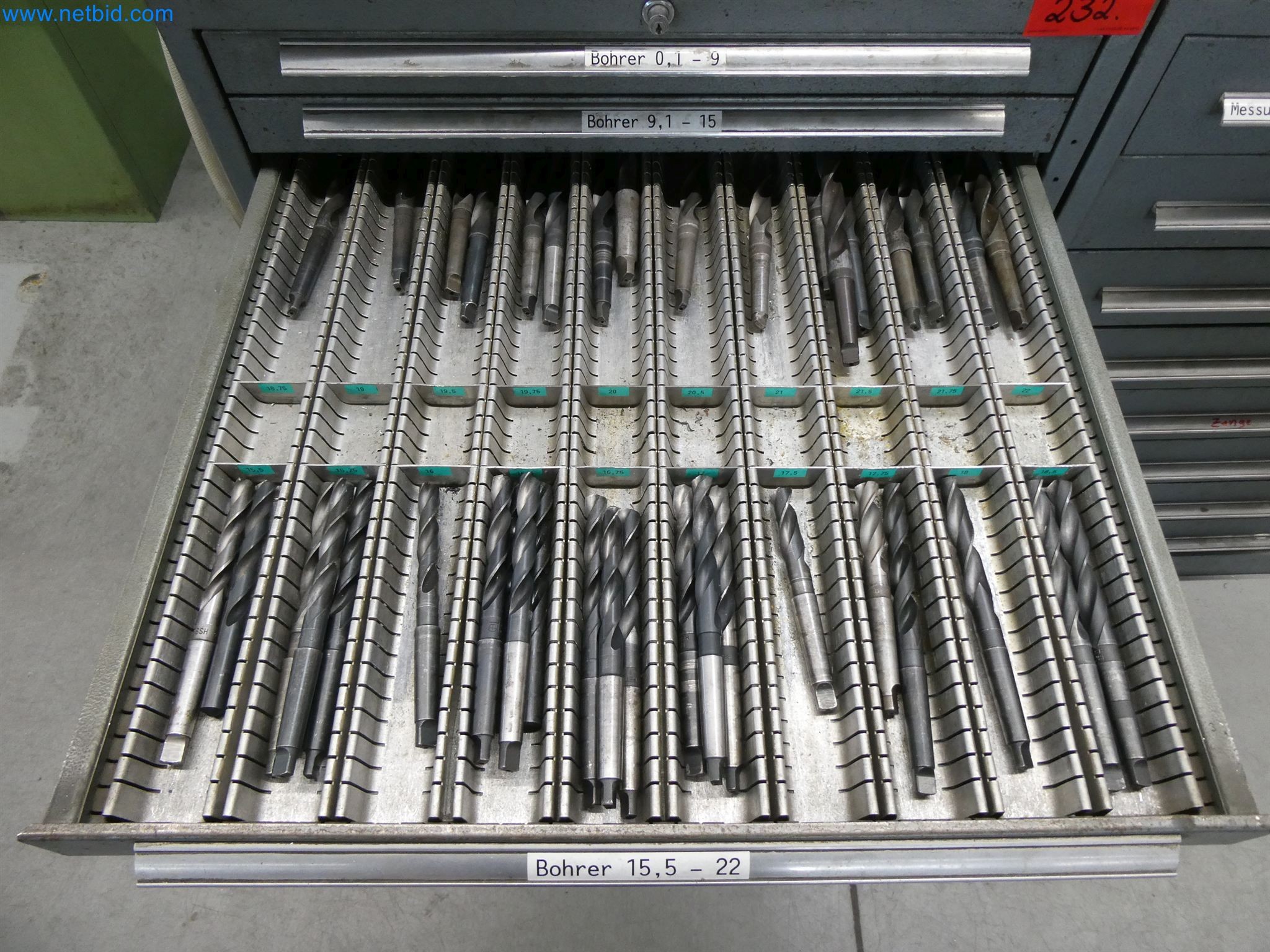 Máquinas de moldeo por inyección, máquinas CNC y líneas de montaje para elementos calefactores y componentes de automoción-23