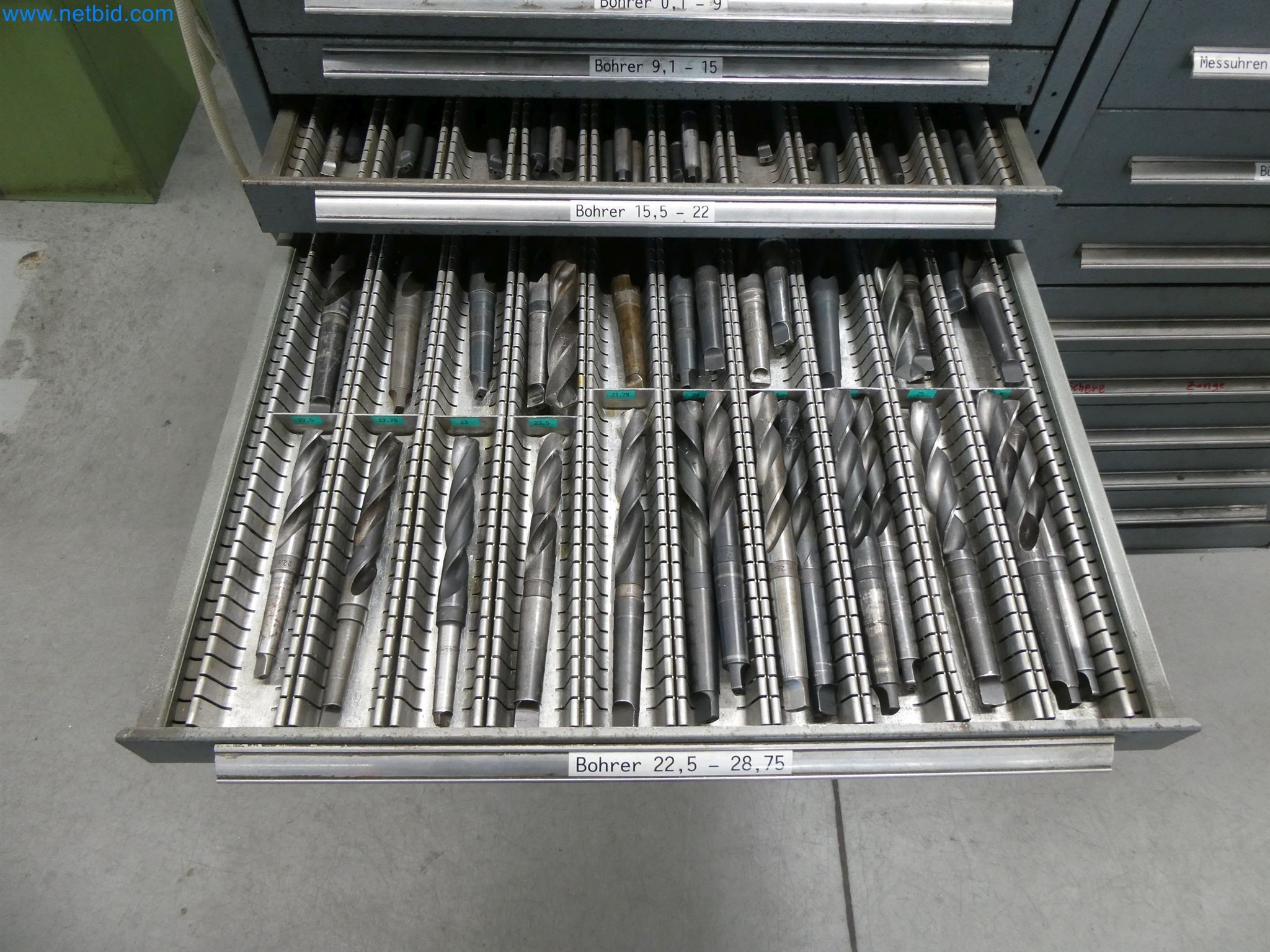 Máquinas de moldeo por inyección, máquinas CNC y líneas de montaje para elementos calefactores y componentes de automoción-24