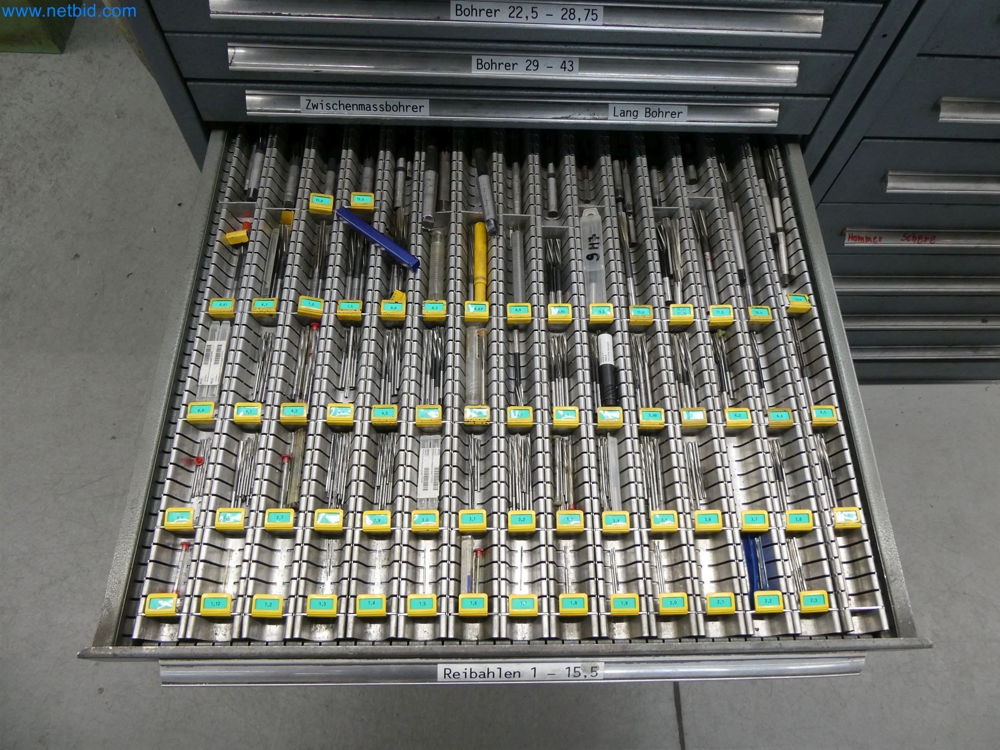 Máquinas de moldeo por inyección, máquinas CNC y líneas de montaje para elementos calefactores y componentes de automoción-27