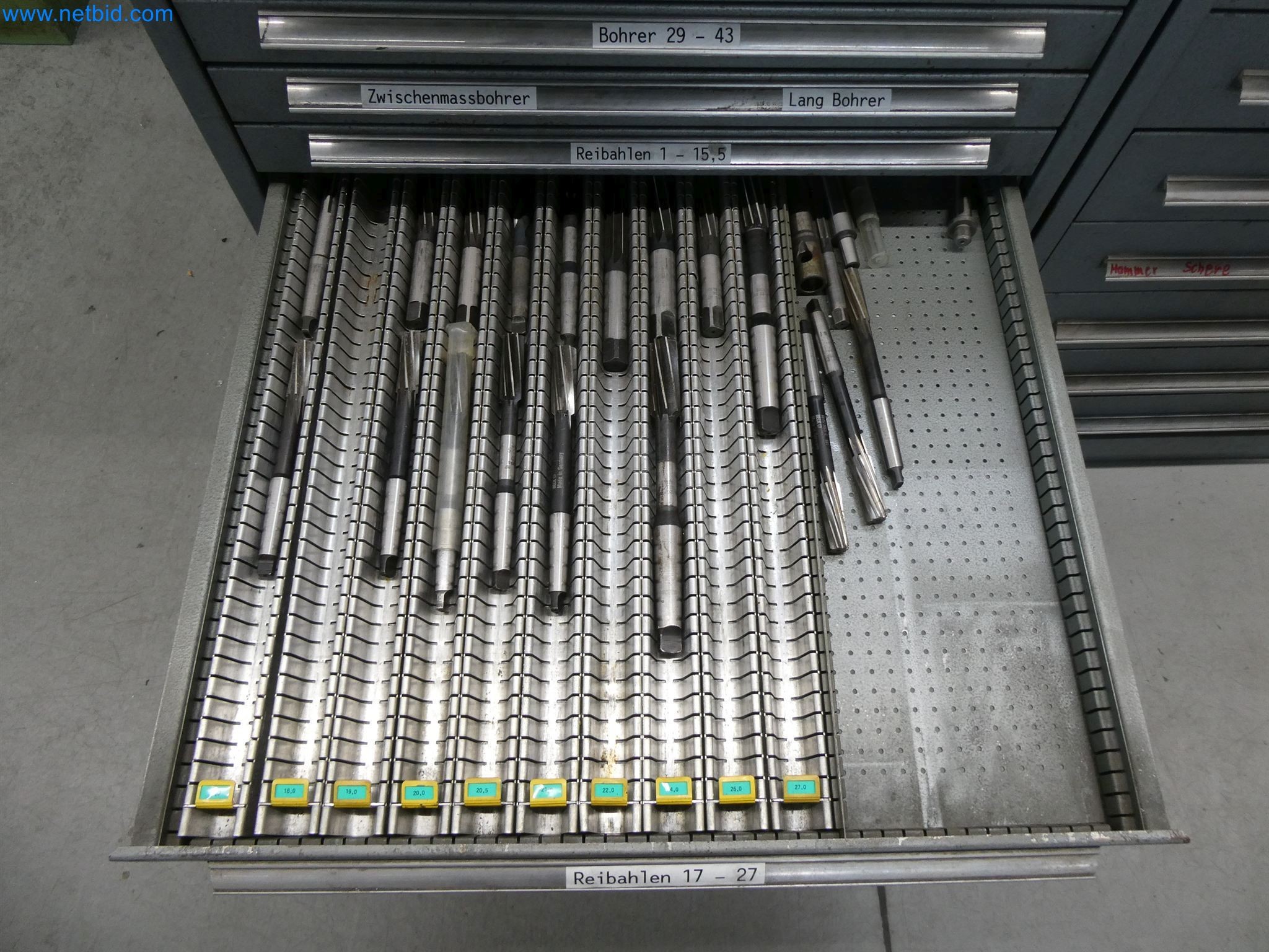 Máquinas de moldeo por inyección, máquinas CNC y líneas de montaje para elementos calefactores y componentes de automoción-28