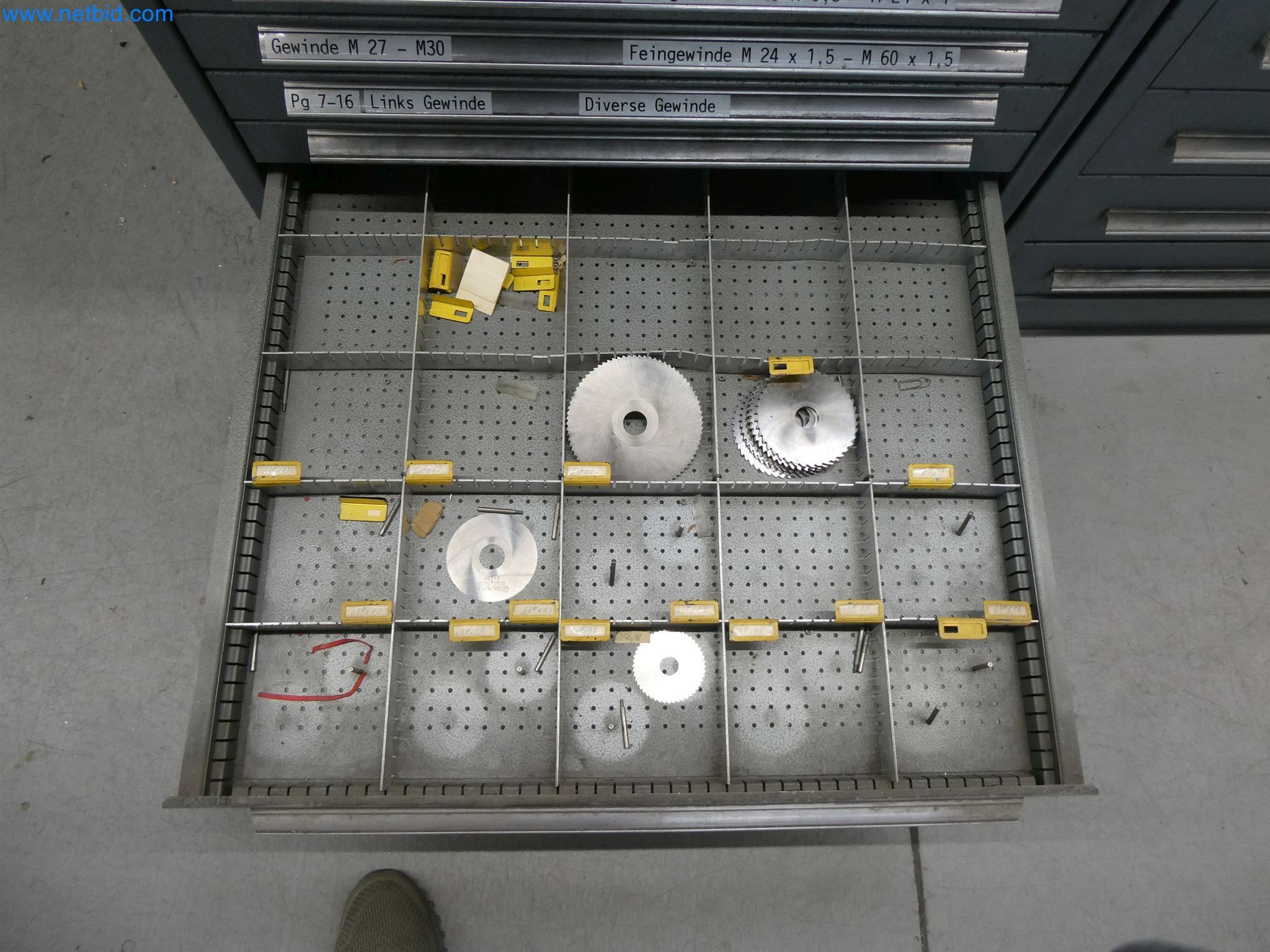 Máquinas de moldeo por inyección, máquinas CNC y líneas de montaje para elementos calefactores y componentes de automoción-5