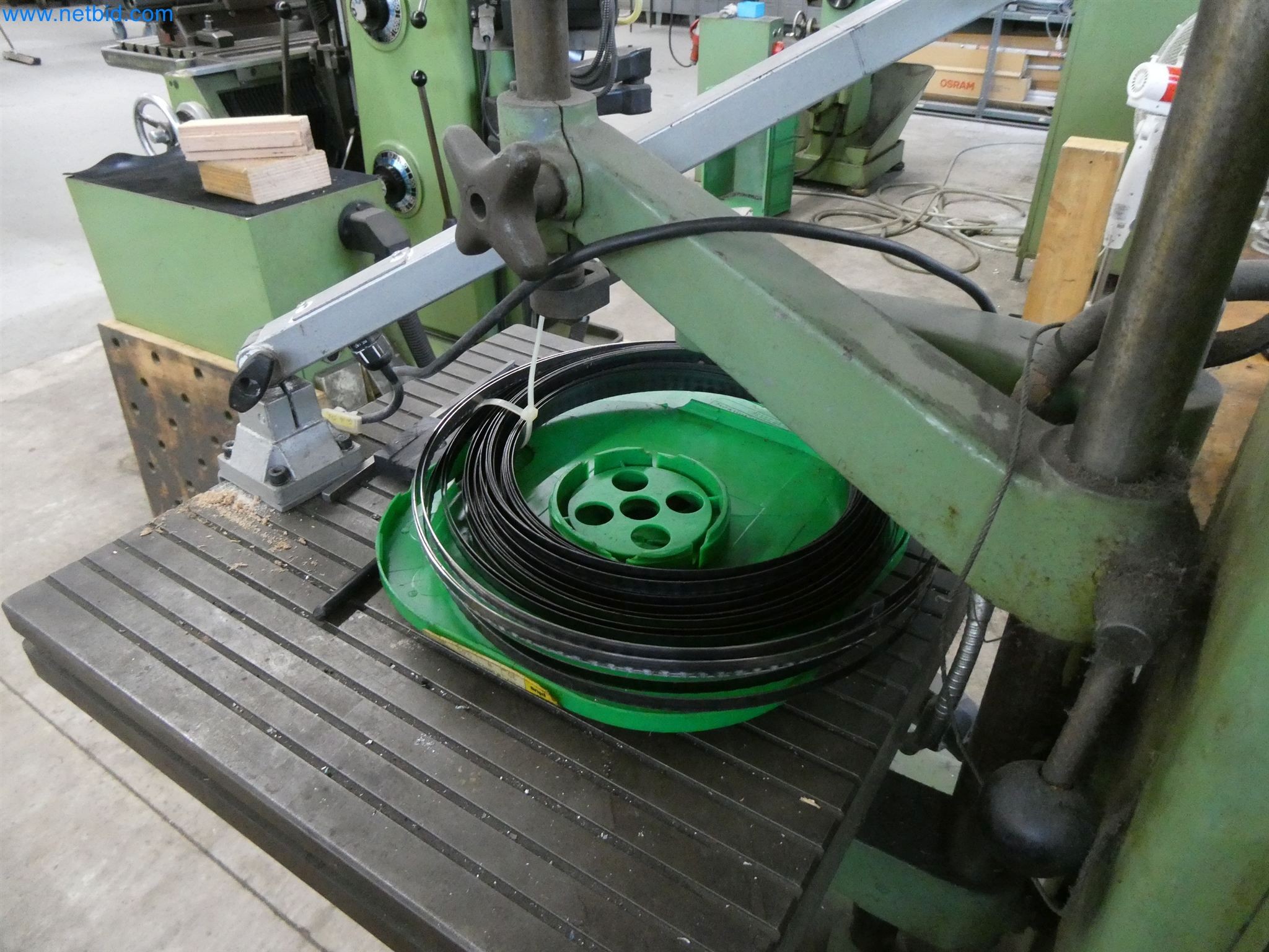 Máquinas de moldeo por inyección, máquinas CNC y líneas de montaje para elementos calefactores y componentes de automoción-4