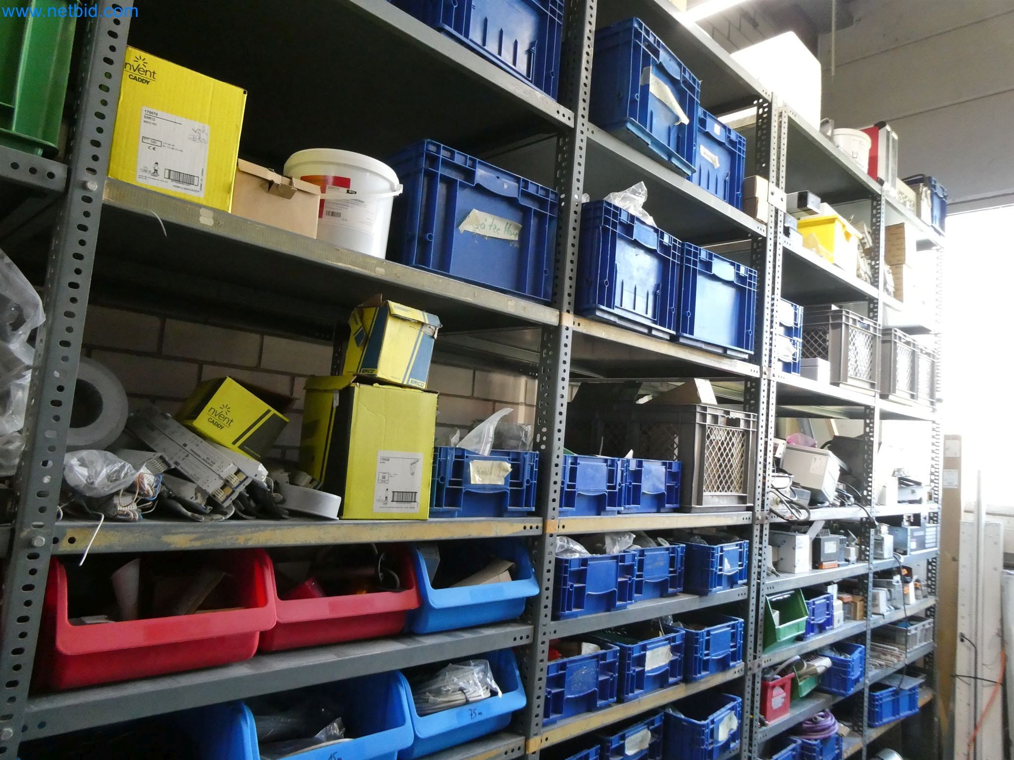 Máquinas de moldeo por inyección, máquinas CNC y líneas de montaje para elementos calefactores y componentes de automoción-12