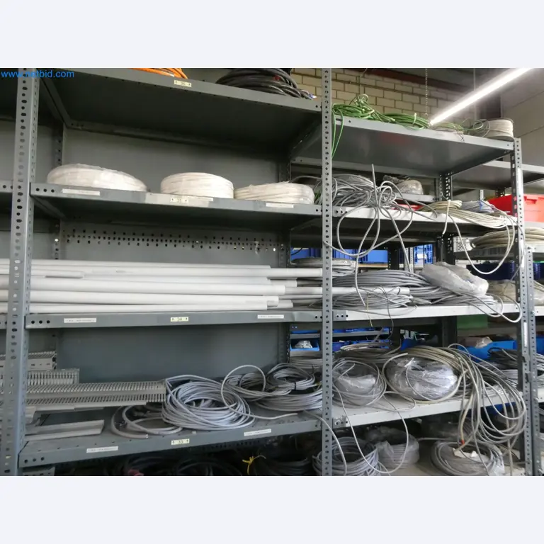 Máquinas de moldeo por inyección, máquinas CNC y líneas de montaje para elementos calefactores y componentes de automoción-17