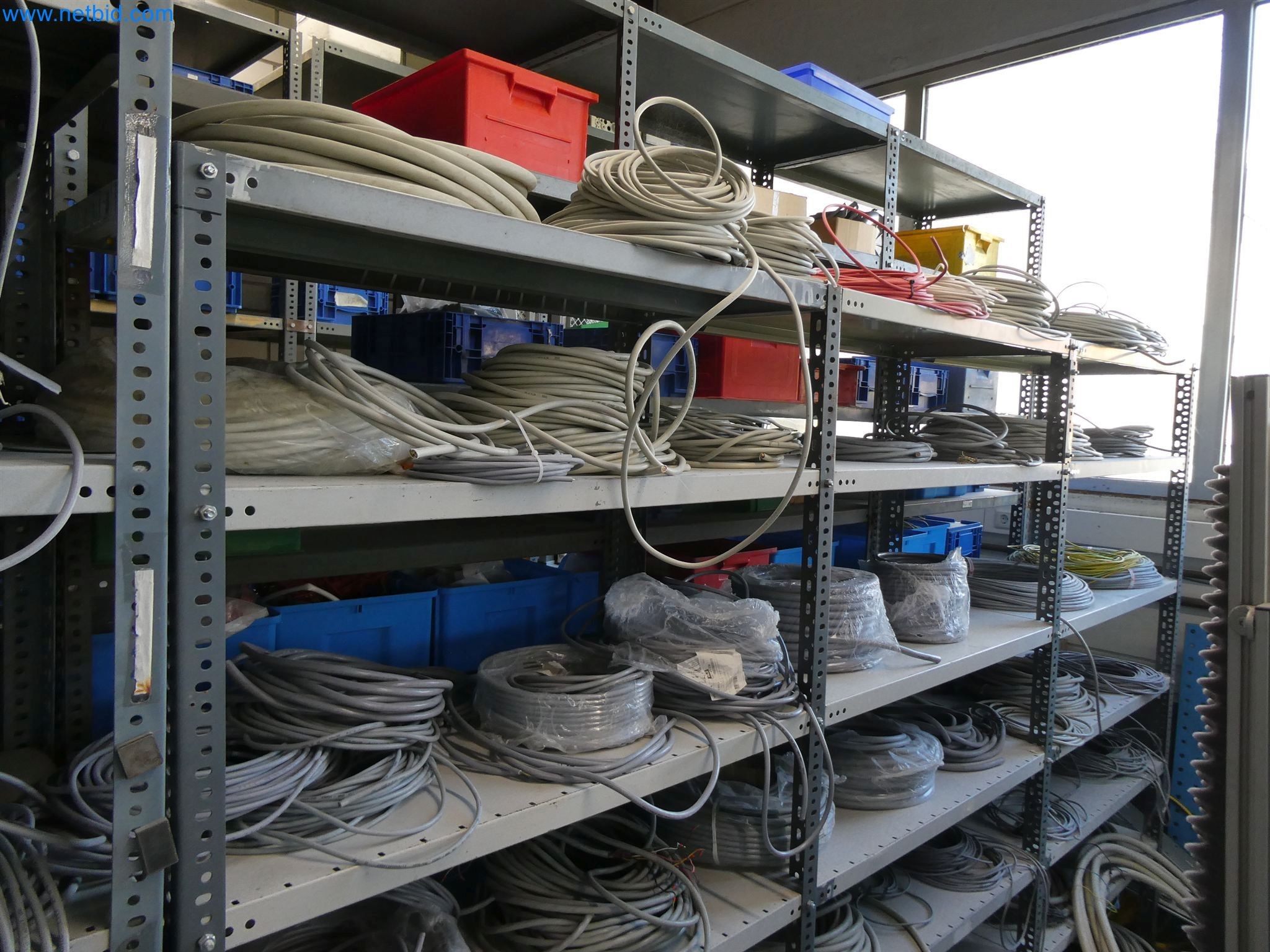 Máquinas de moldeo por inyección, máquinas CNC y líneas de montaje para elementos calefactores y componentes de automoción-18