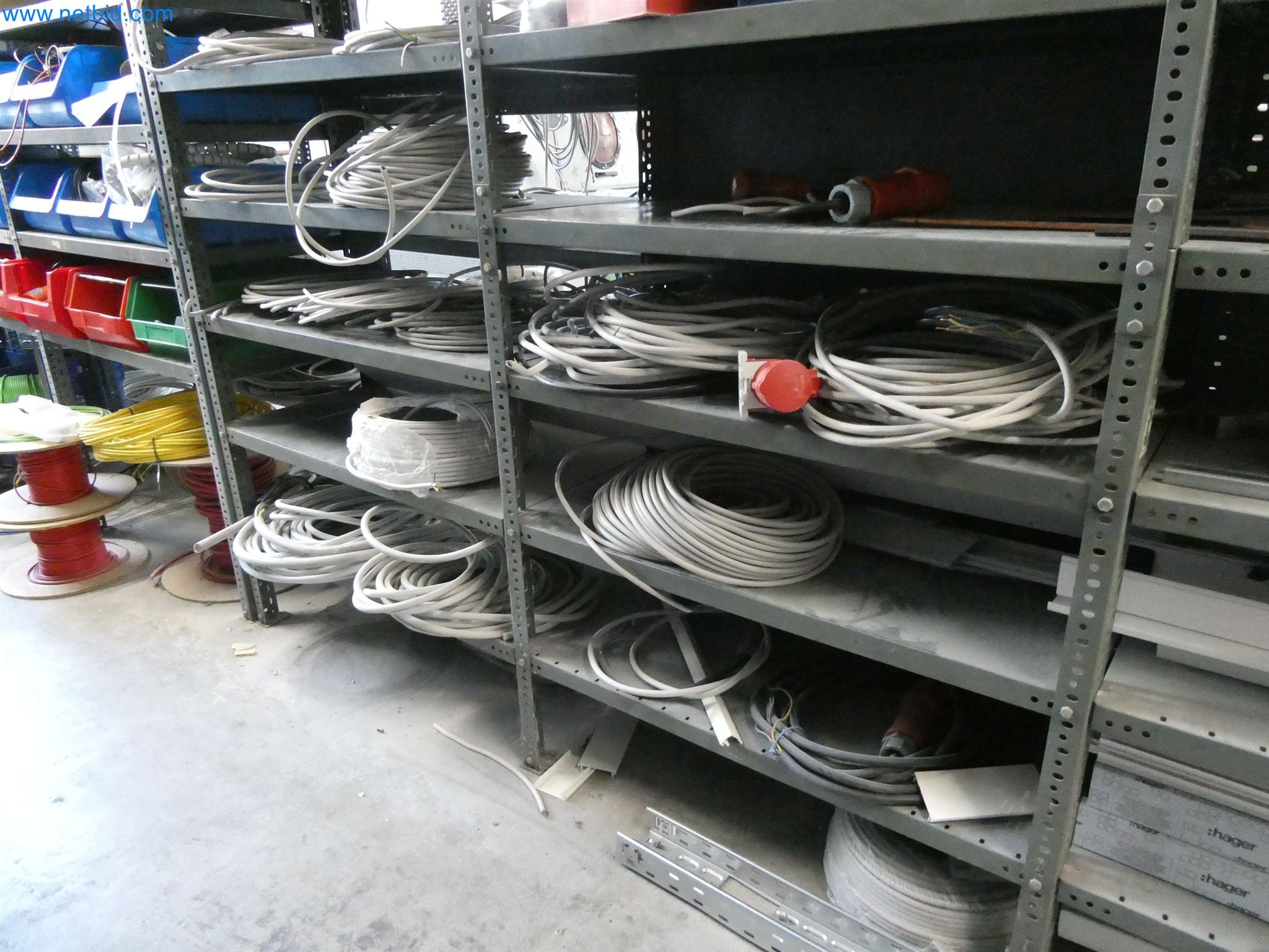 Máquinas de moldeo por inyección, máquinas CNC y líneas de montaje para elementos calefactores y componentes de automoción-4