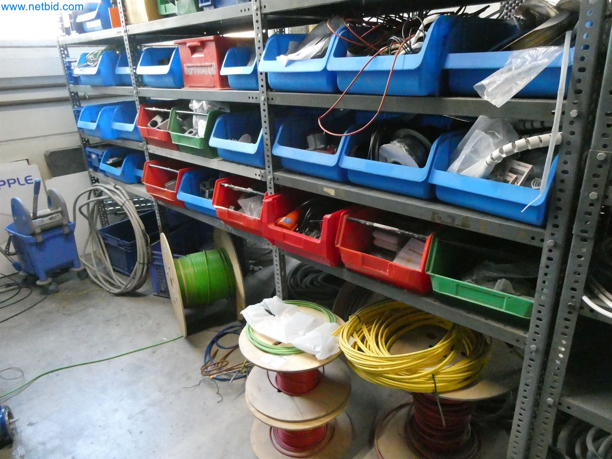 Máquinas de moldeo por inyección, máquinas CNC y líneas de montaje para elementos calefactores y componentes de automoción-6