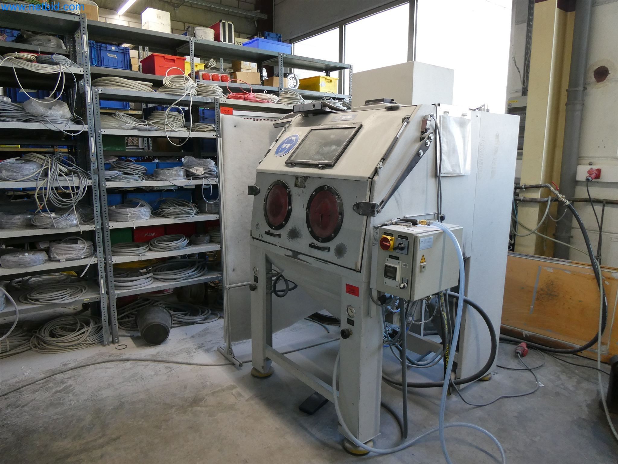 Máquinas de moldeo por inyección, máquinas CNC y líneas de montaje para elementos calefactores y componentes de automoción-1