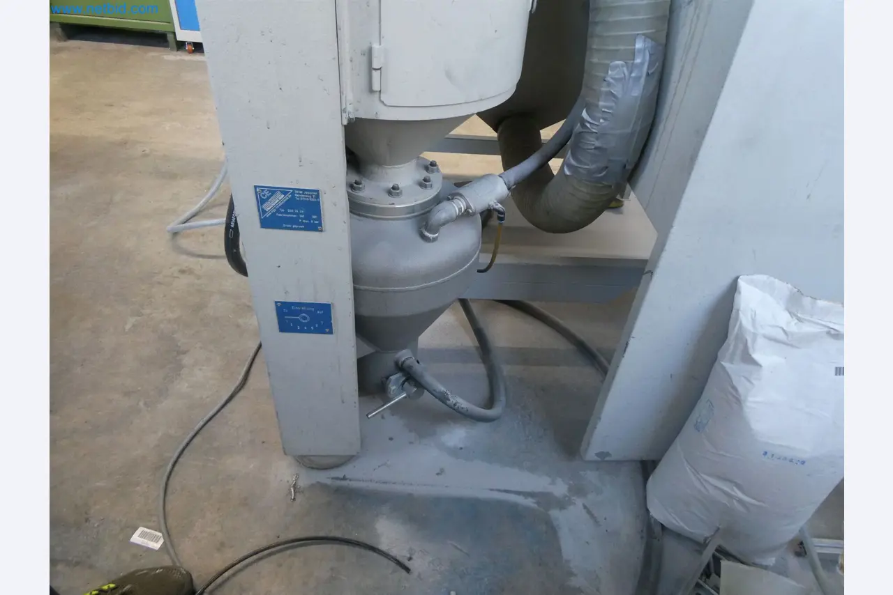 Máquinas de moldeo por inyección, máquinas CNC y líneas de montaje para elementos calefactores y componentes de automoción-9