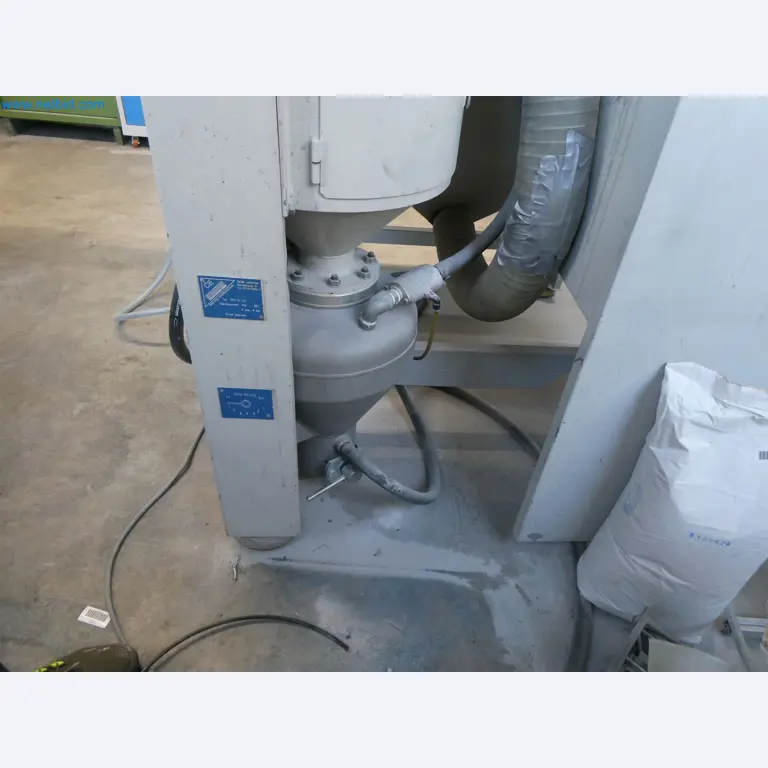 Máquinas de moldeo por inyección, máquinas CNC y líneas de montaje para elementos calefactores y componentes de automoción-9