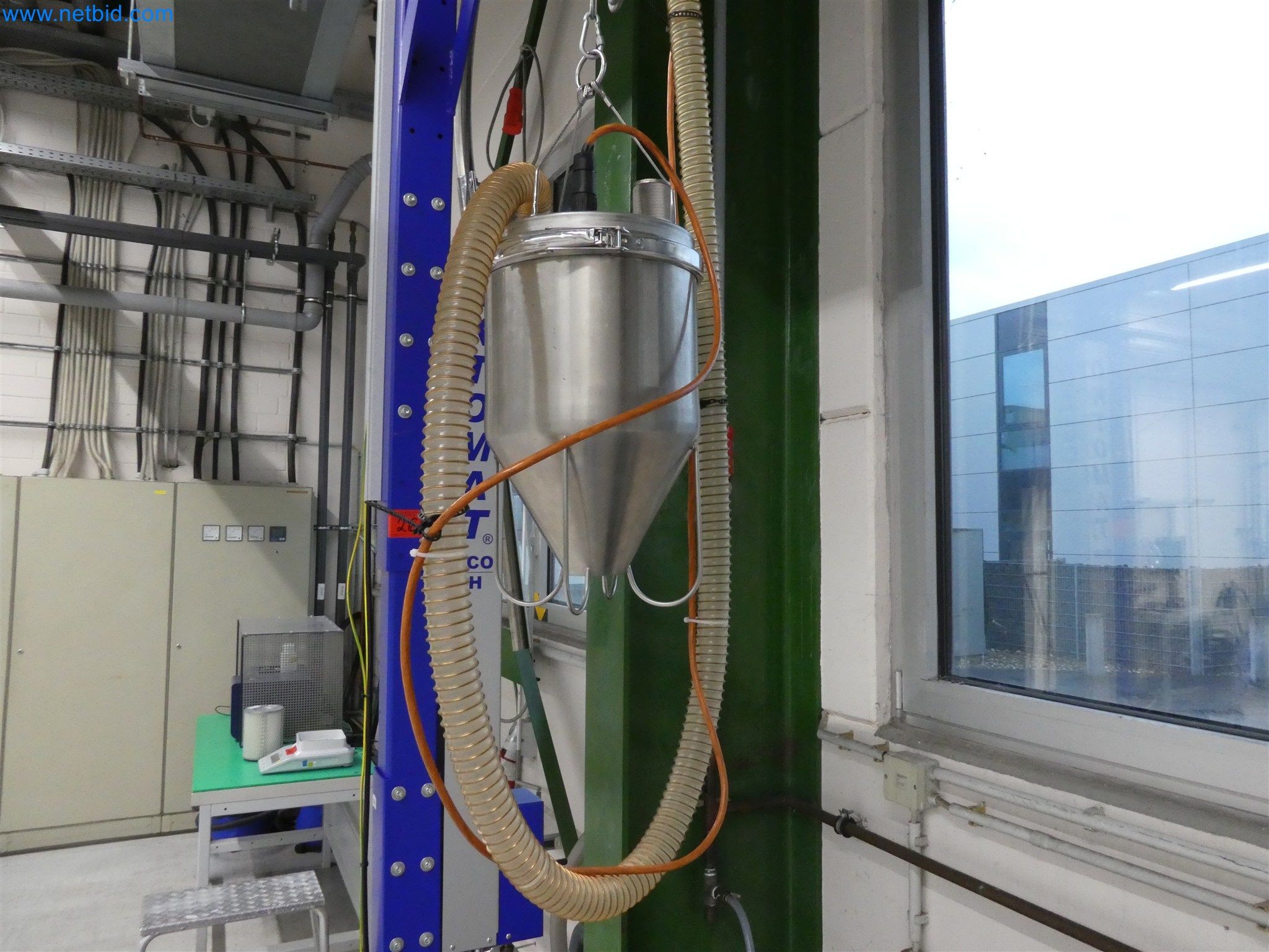 Máquinas de moldeo por inyección, máquinas CNC y líneas de montaje para elementos calefactores y componentes de automoción-2