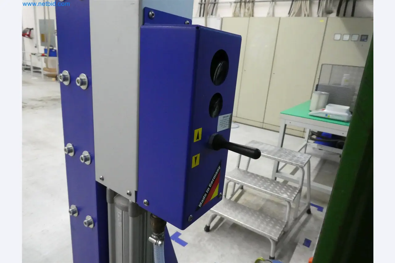 Máquinas de moldeo por inyección, máquinas CNC y líneas de montaje para elementos calefactores y componentes de automoción-4