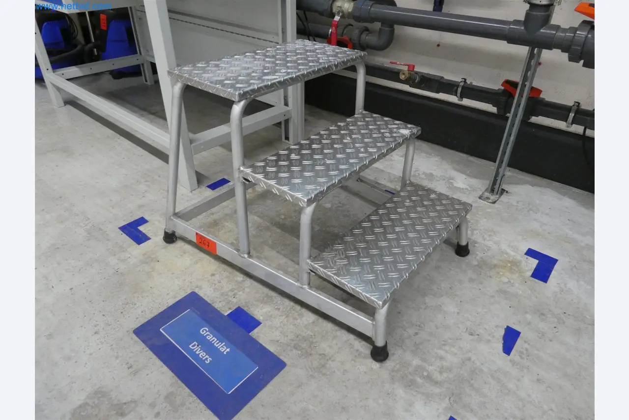 Machines de moulage par injection, machines CNC & lignes d'assemblage pour les éléments chauffants et les composants automobiles-2