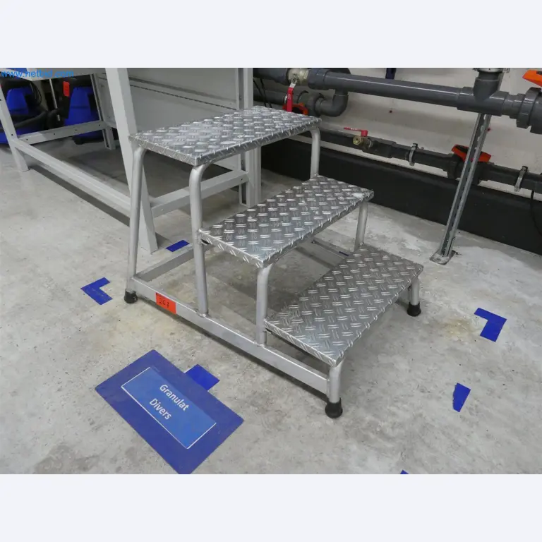 Machines de moulage par injection, machines CNC & lignes d'assemblage pour les éléments chauffants et les composants automobiles-2