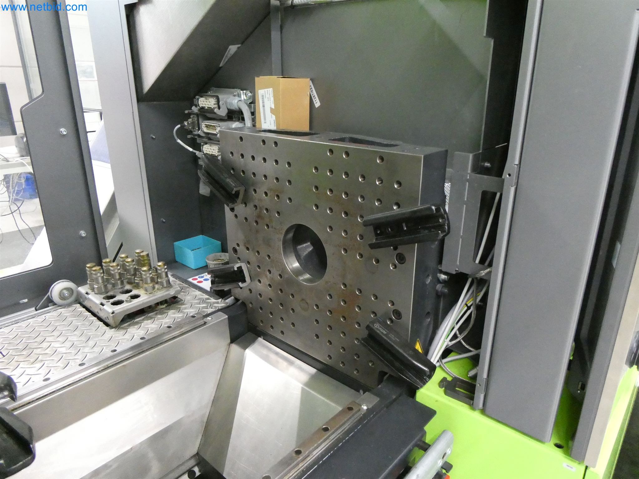 Machines de moulage par injection, machines CNC & lignes d'assemblage pour les éléments chauffants et les composants automobiles-12