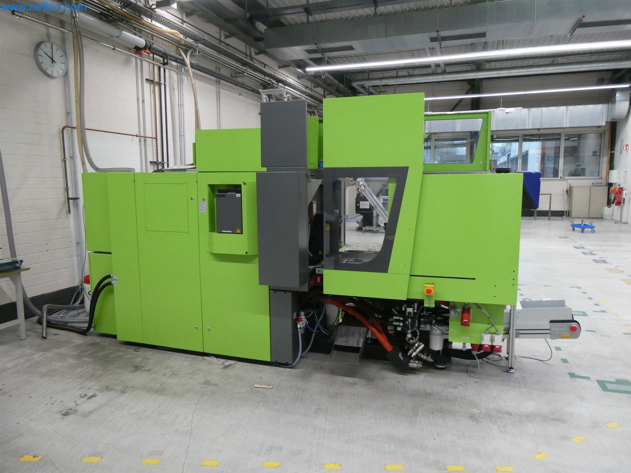 Machines de moulage par injection, machines CNC & lignes d'assemblage pour les éléments chauffants et les composants automobiles-15