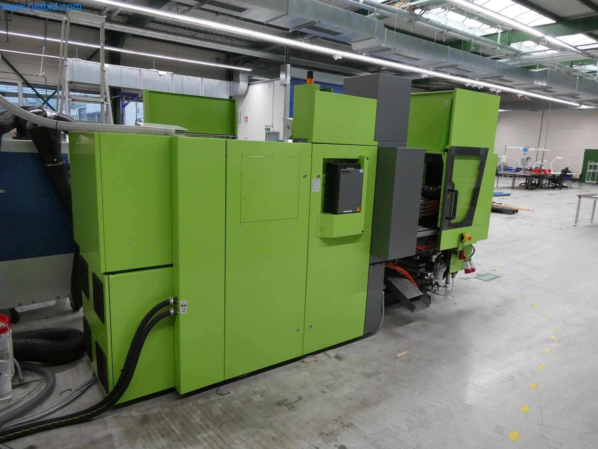 Machines de moulage par injection, machines CNC & lignes d'assemblage pour les éléments chauffants et les composants automobiles-5