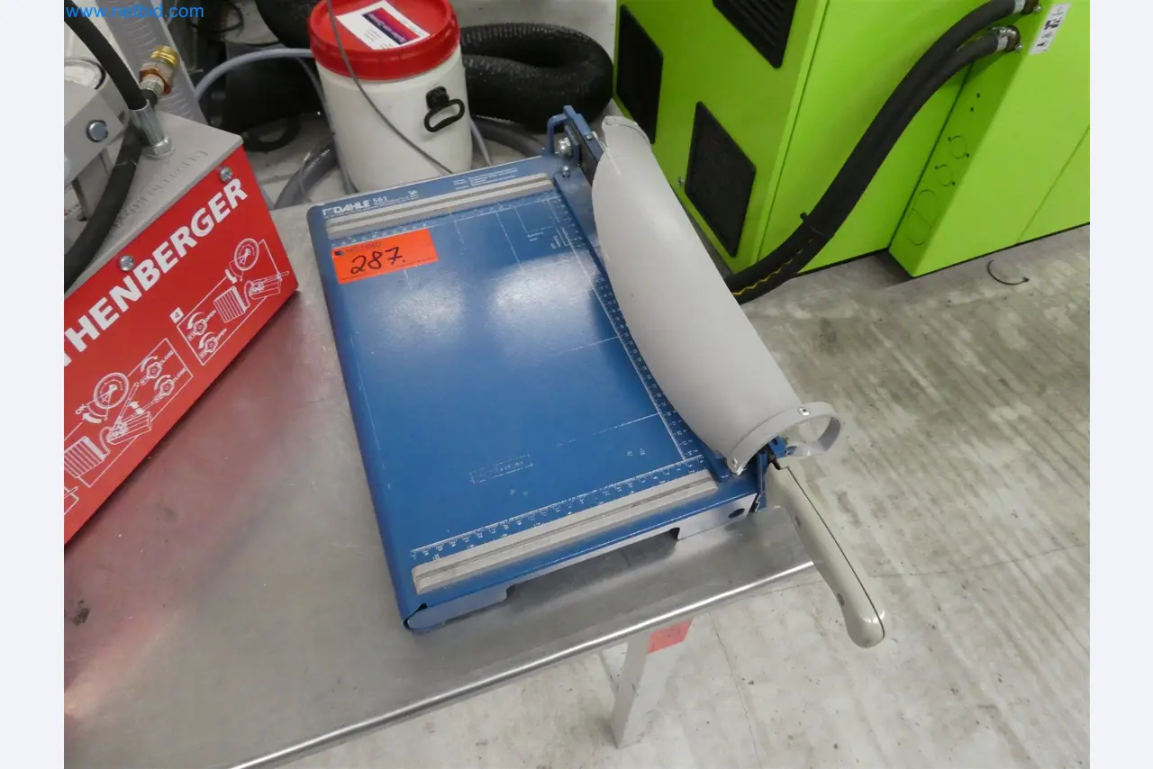 Machines de moulage par injection, machines CNC & lignes d'assemblage pour les éléments chauffants et les composants automobiles-4