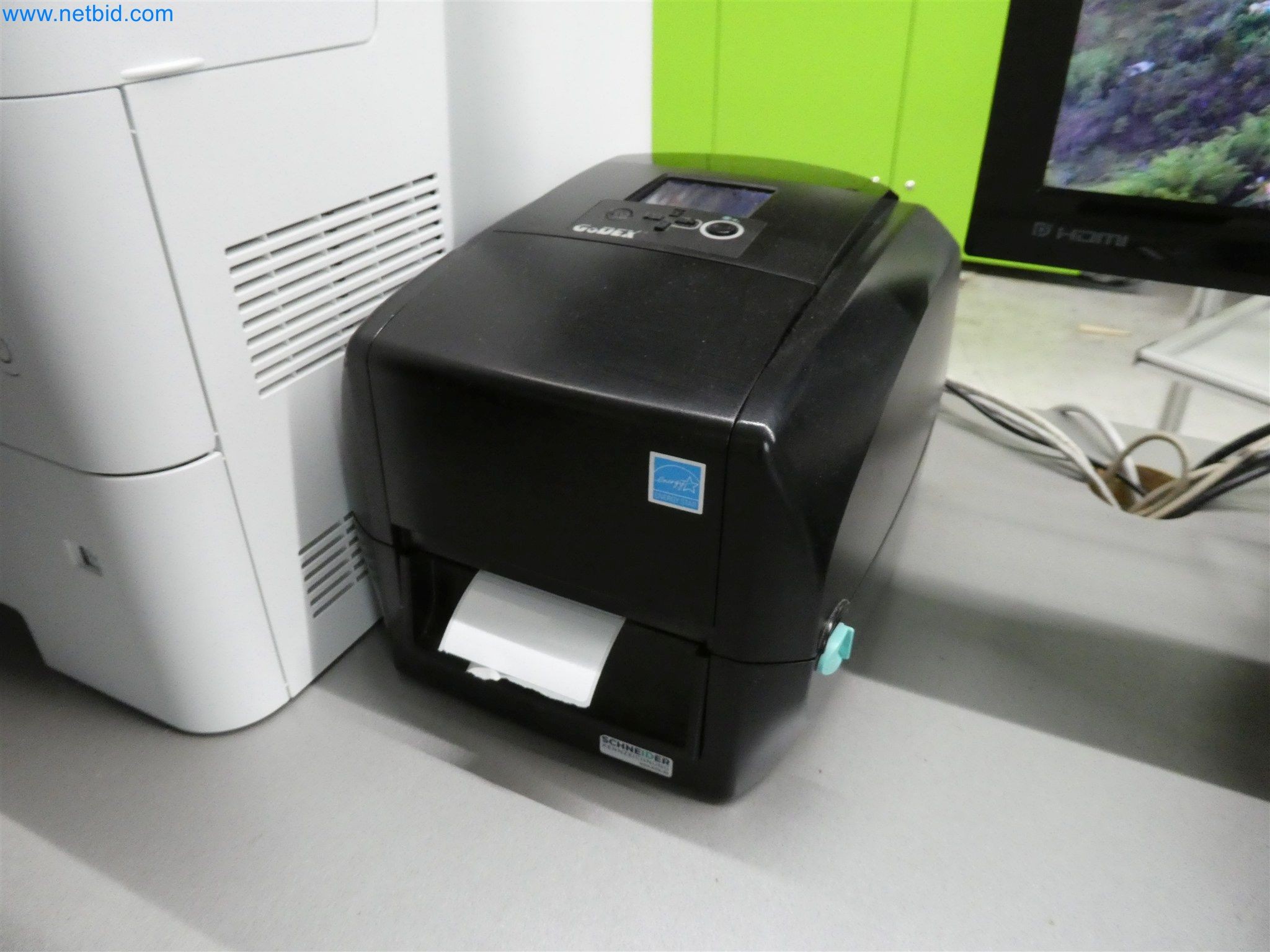 Machines de moulage par injection, machines CNC & lignes d'assemblage pour les éléments chauffants et les composants automobiles-1