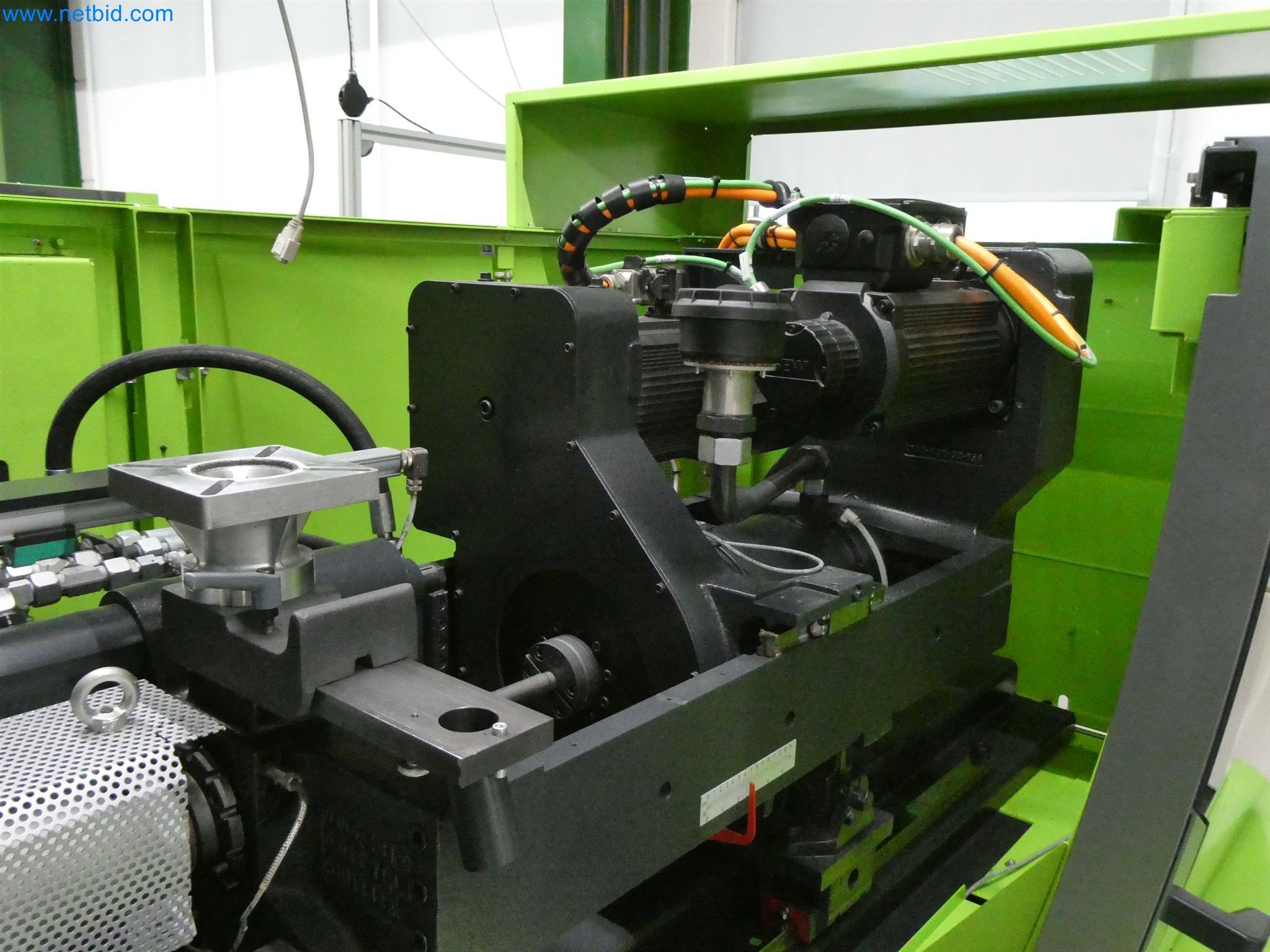 Vstřikovací stroje, CNC stroje a montážní linky pro topná tělesa a automobilové komponenty-10