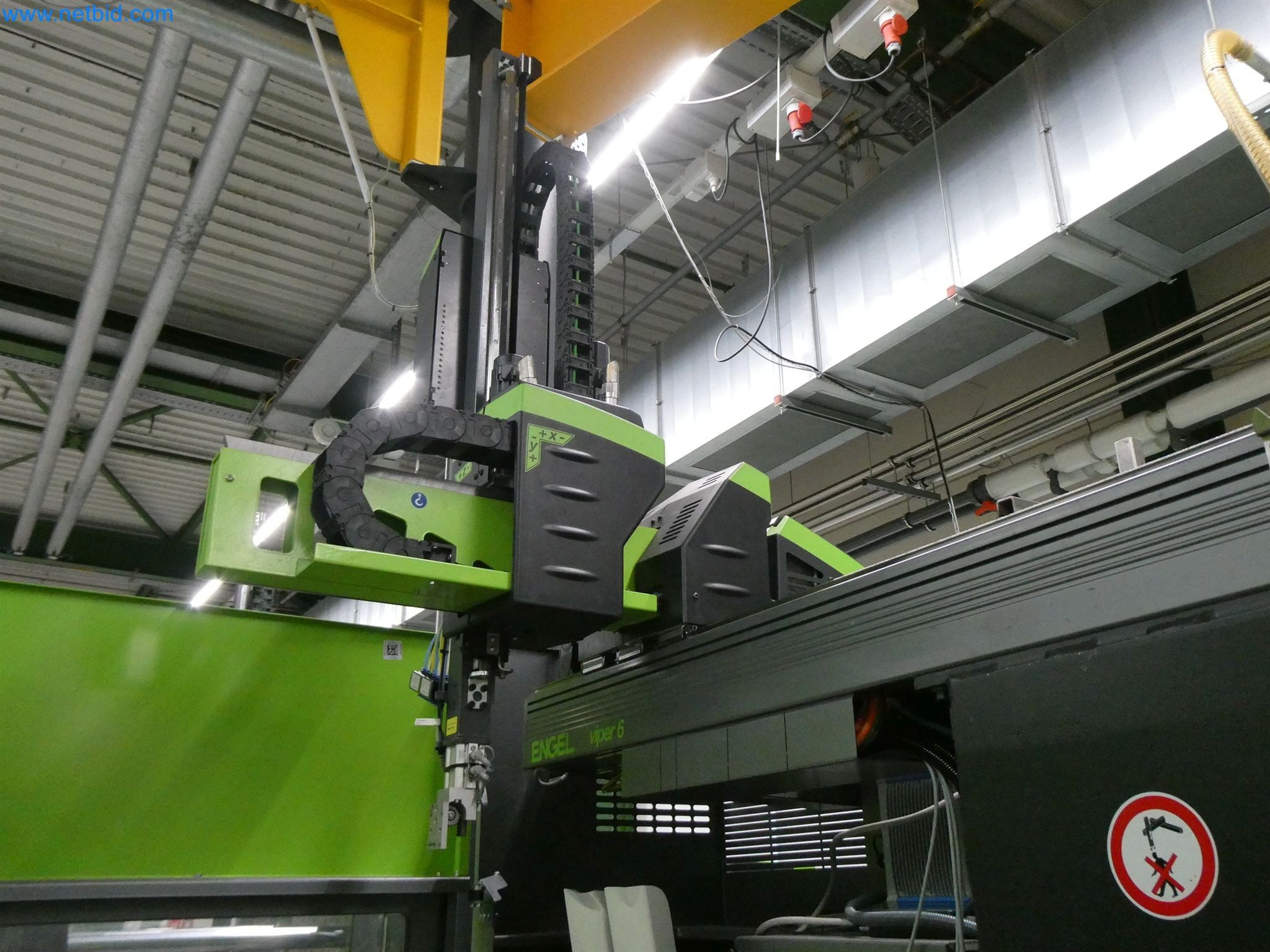 Vstřikovací stroje, CNC stroje a montážní linky pro topná tělesa a automobilové komponenty-14