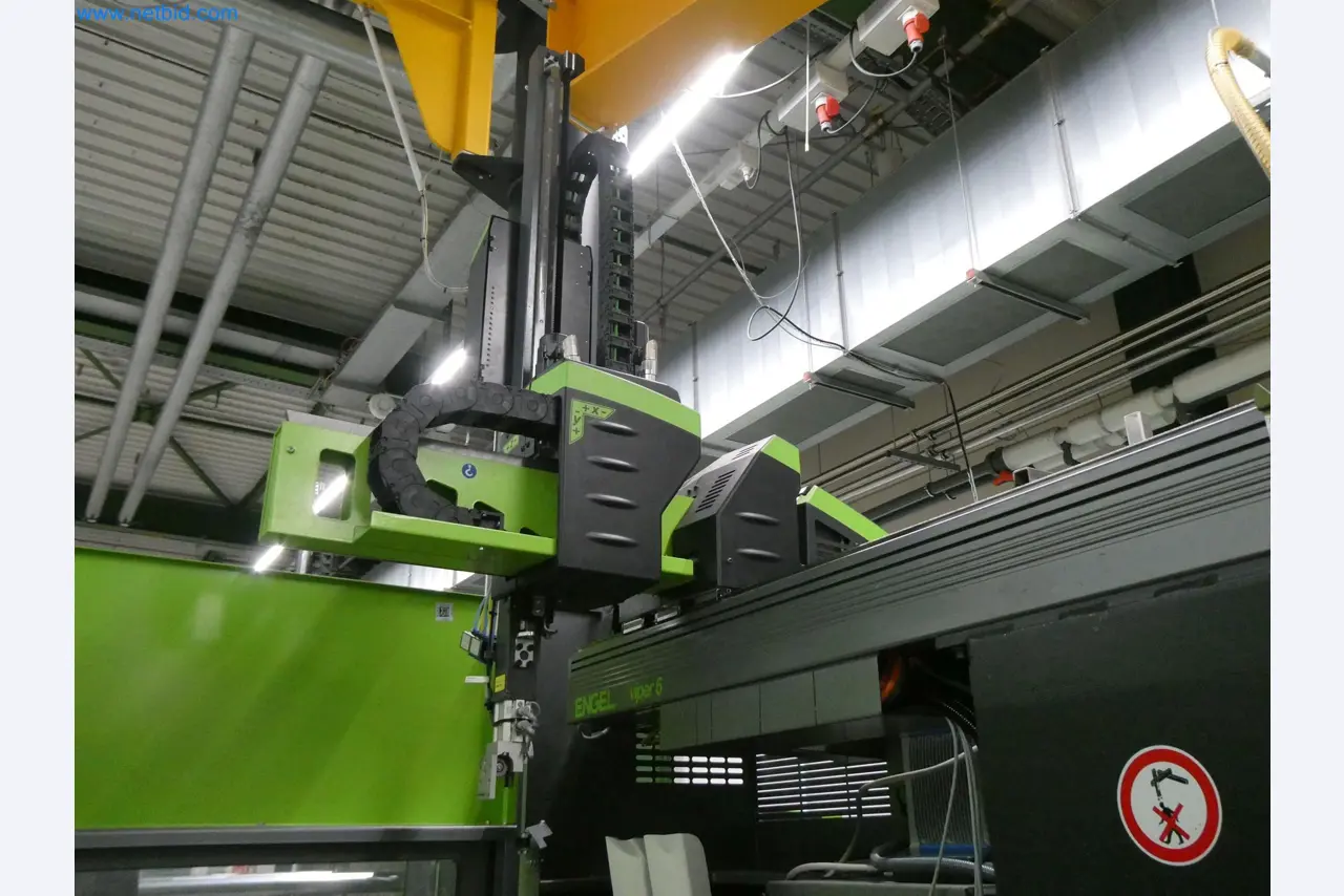 Vstřikovací stroje, CNC stroje a montážní linky pro topná tělesa a automobilové komponenty-14