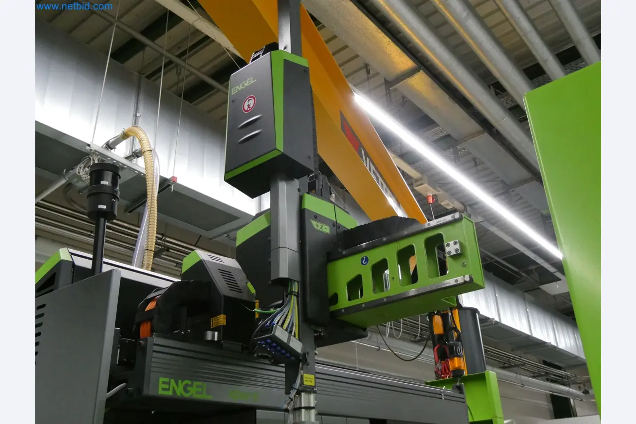 Vstřikovací stroje, CNC stroje a montážní linky pro topná tělesa a automobilové komponenty-16