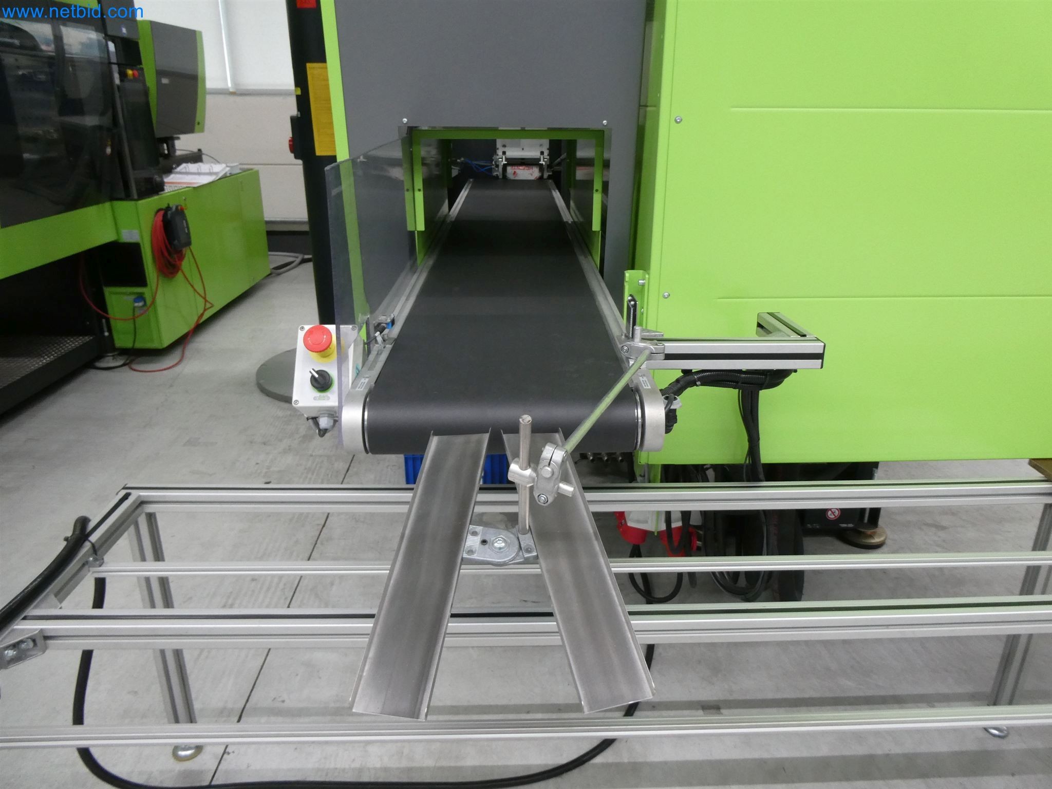 Vstřikovací stroje, CNC stroje a montážní linky pro topná tělesa a automobilové komponenty-5