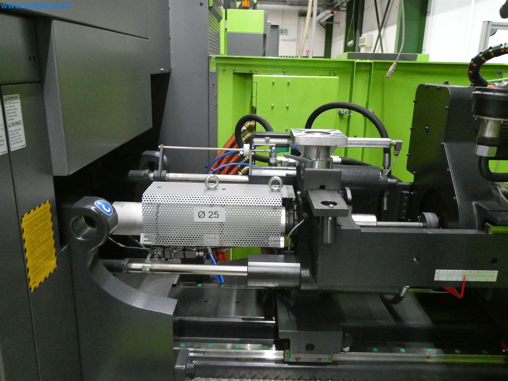 Vstřikovací stroje, CNC stroje a montážní linky pro topná tělesa a automobilové komponenty-9