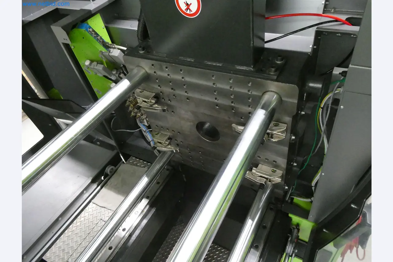 Vstřikovací stroje, CNC stroje a montážní linky pro topná tělesa a automobilové komponenty-14