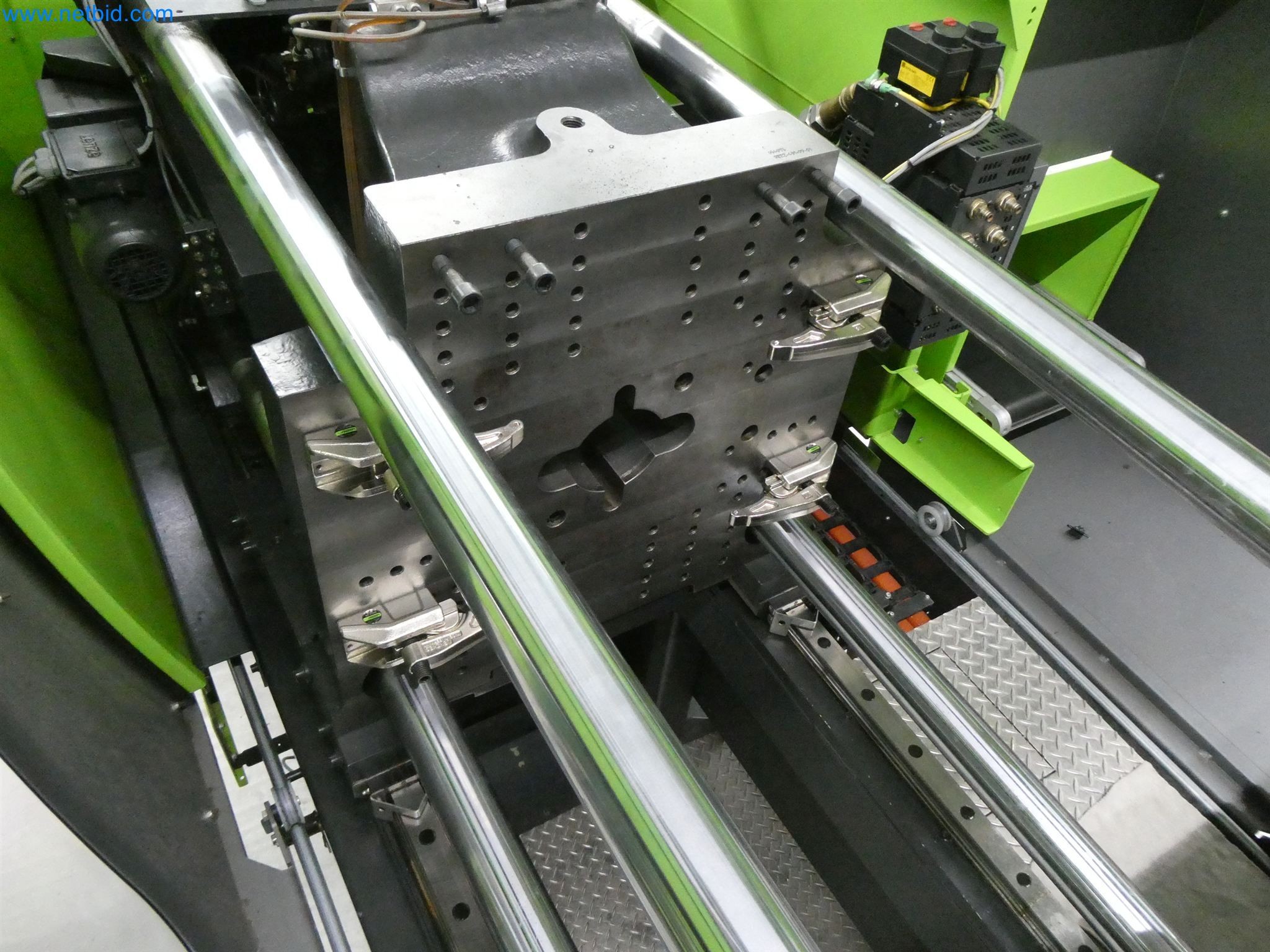 Vstřikovací stroje, CNC stroje a montážní linky pro topná tělesa a automobilové komponenty-15